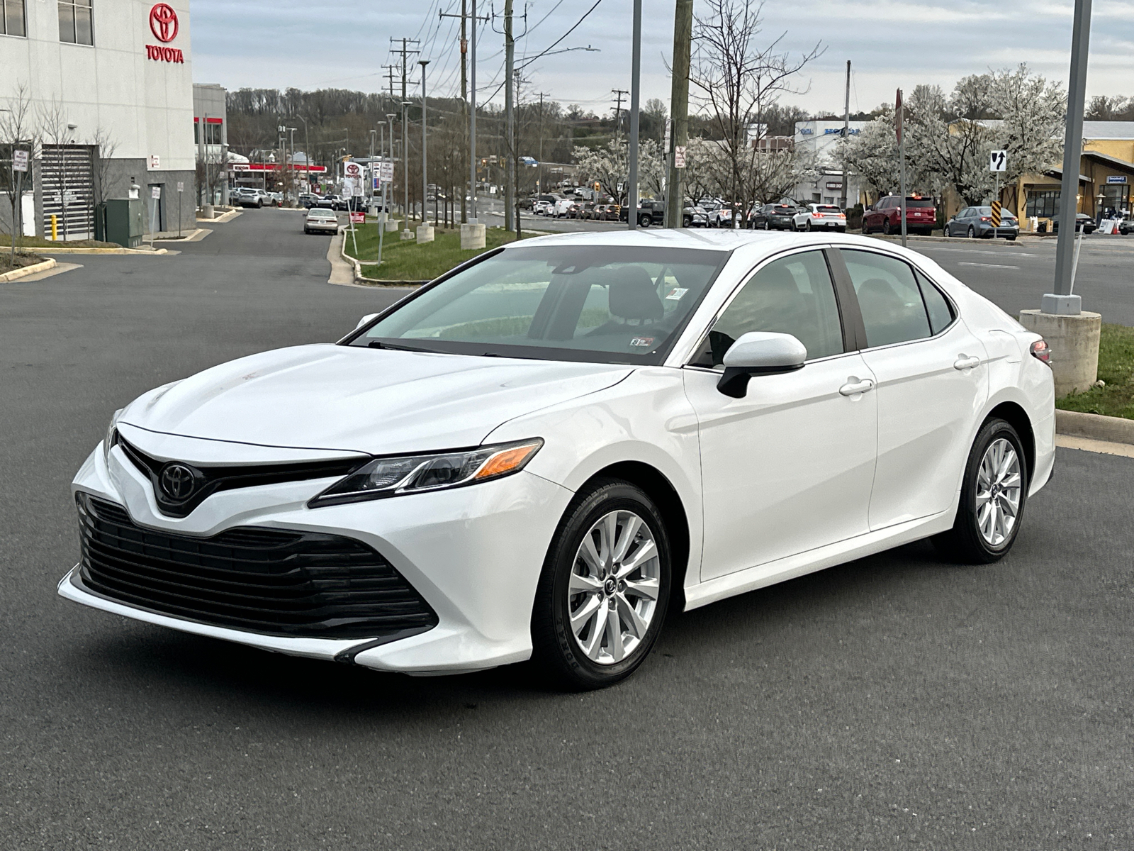 2018 Toyota Camry LE 3