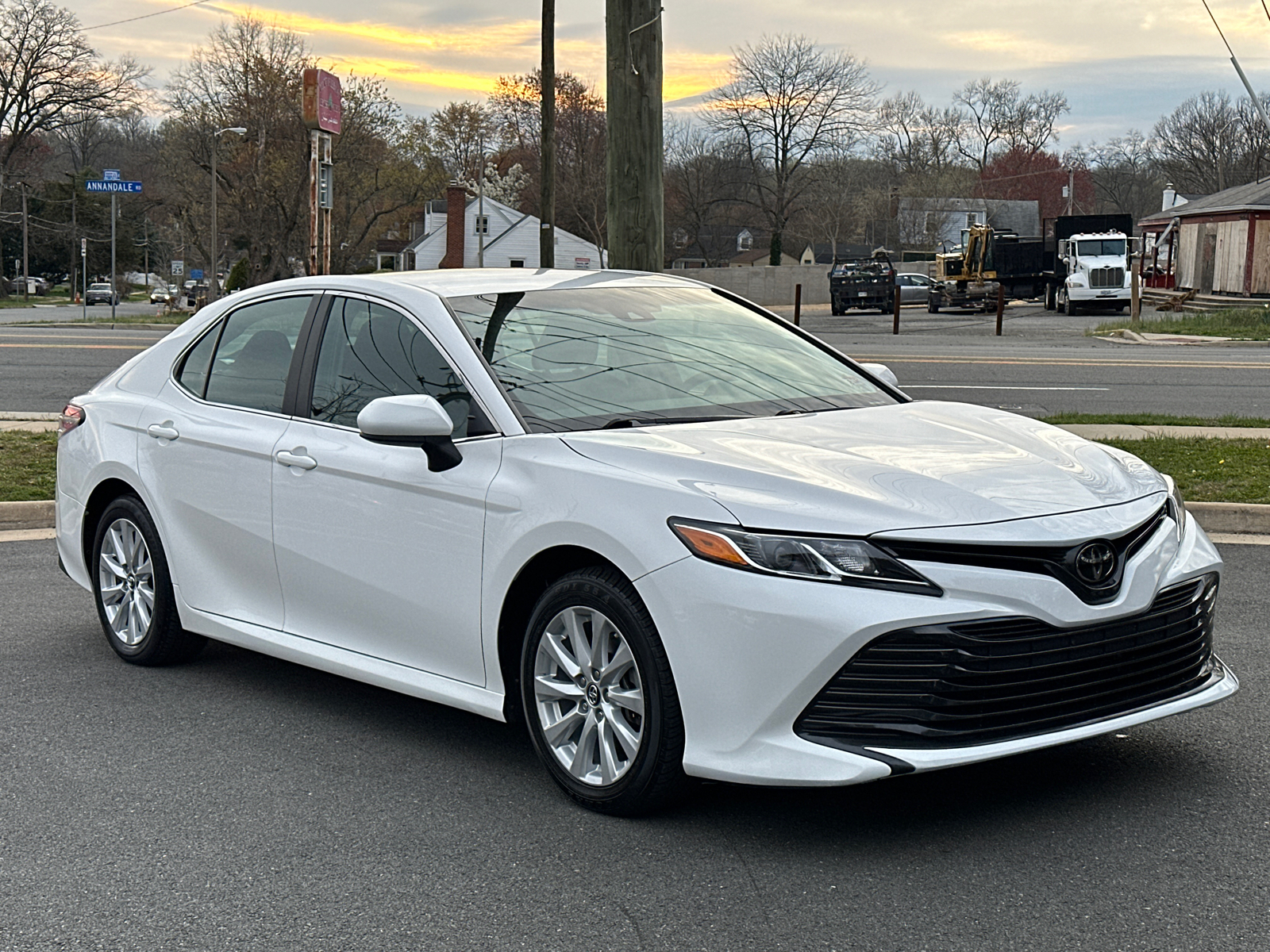 2018 Toyota Camry LE 28