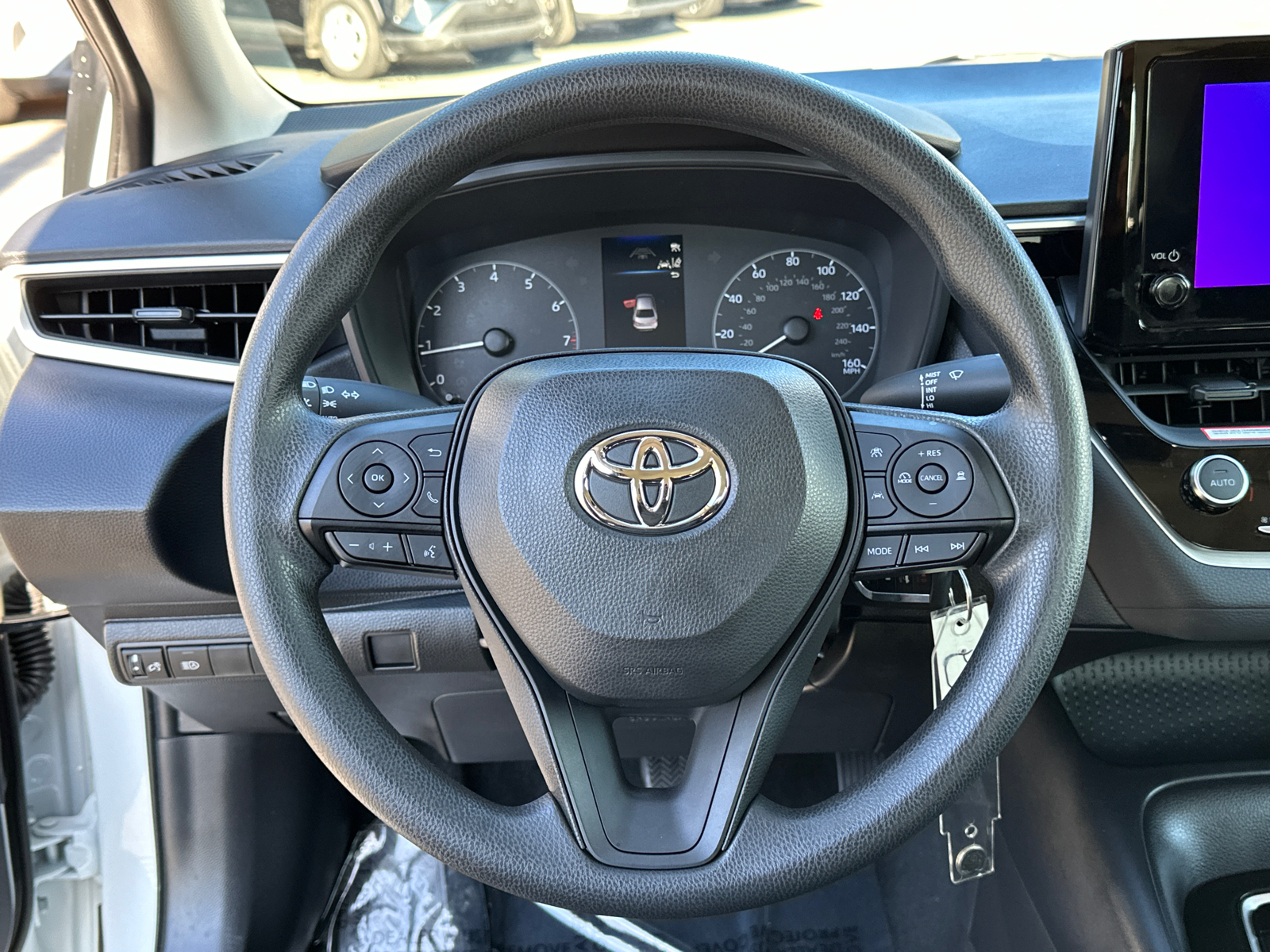 2023 Toyota Corolla LE 28