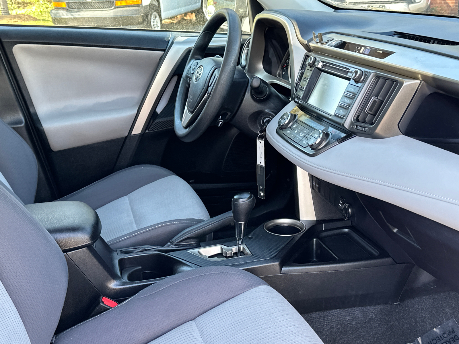 2015 Toyota RAV4 XLE 10