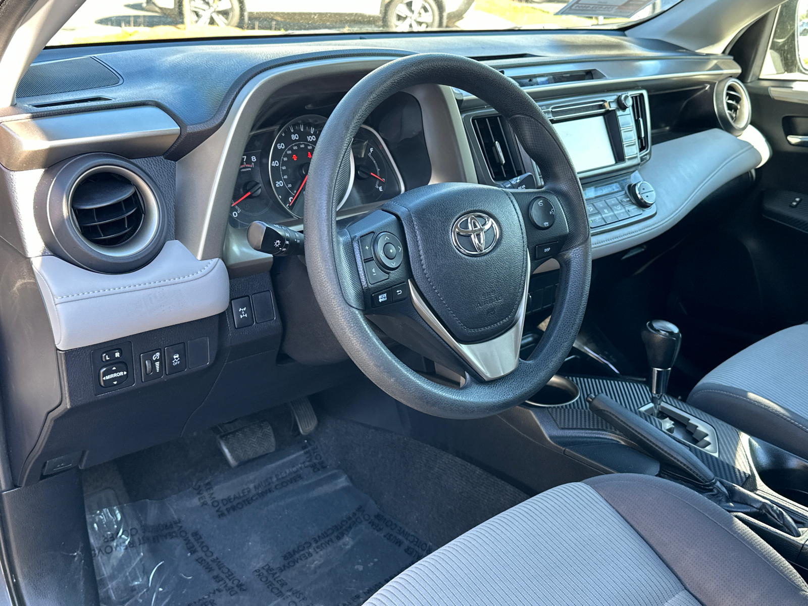 2015 Toyota RAV4 XLE 17
