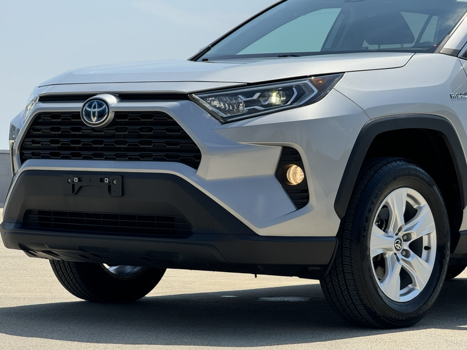 2021 Toyota RAV4 Hybrid XLE 3