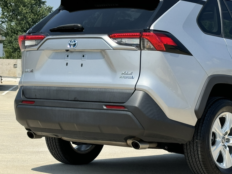 2021 Toyota RAV4 Hybrid XLE 8