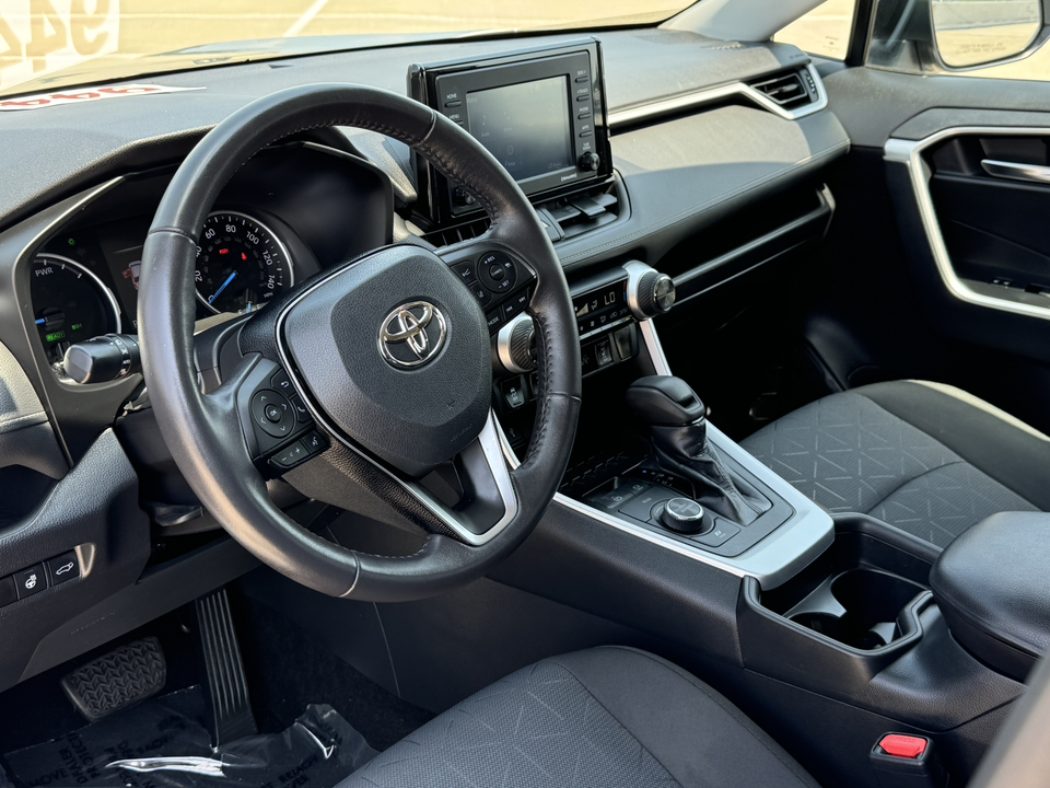 2021 Toyota RAV4 Hybrid XLE 17