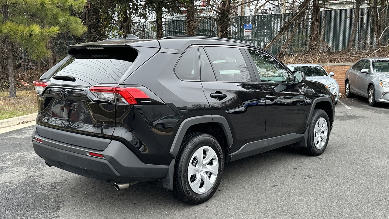 2021 Toyota RAV4 LE 4