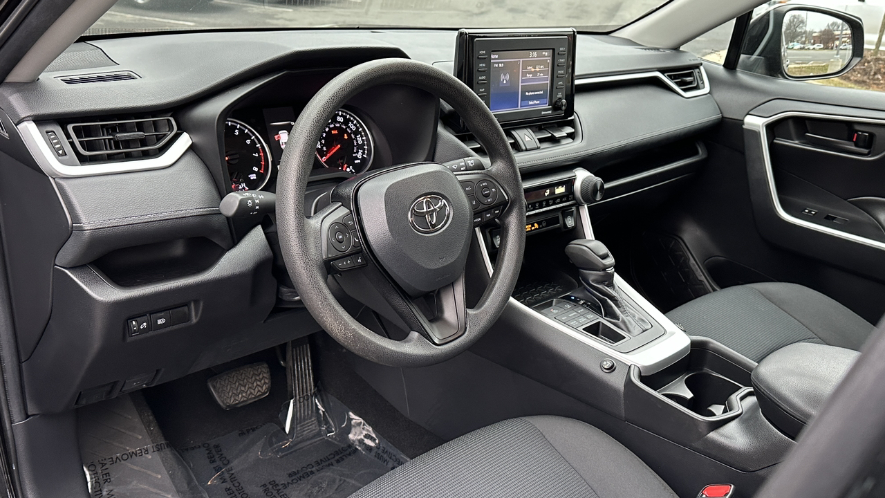 2021 Toyota RAV4 LE 14