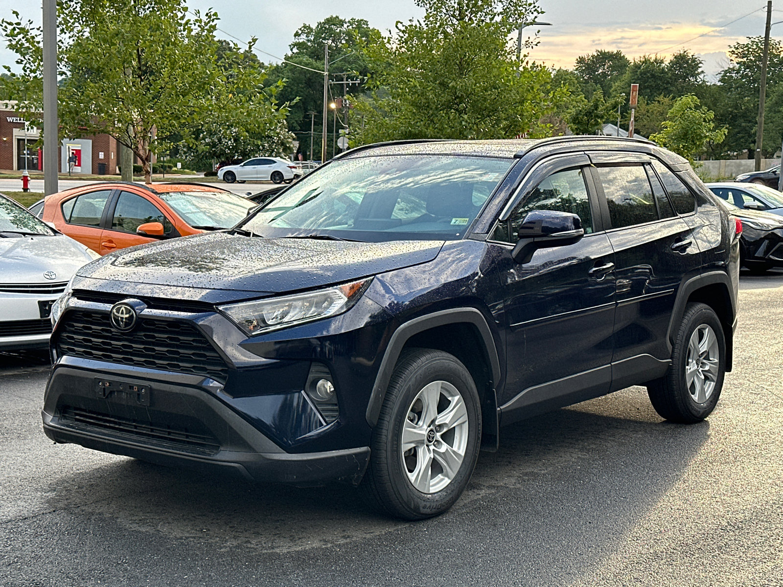 2021 Toyota RAV4 XLE 2