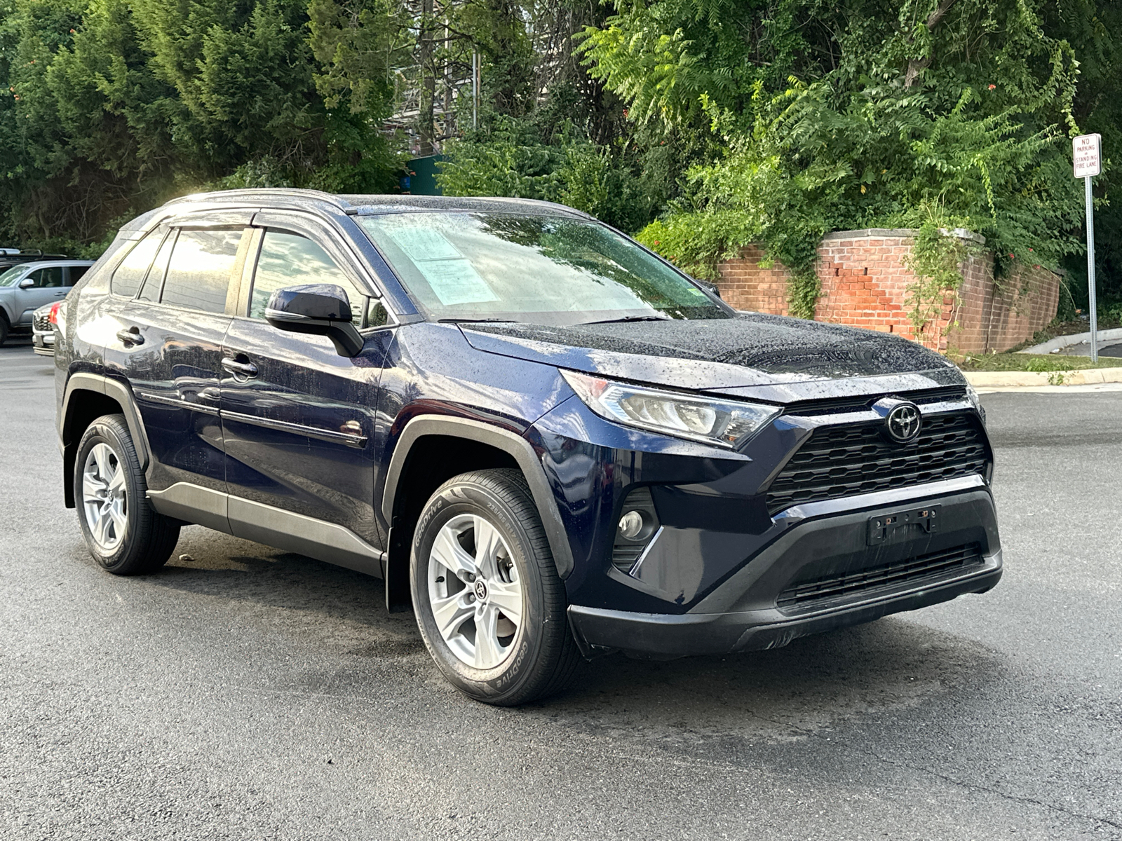 2021 Toyota RAV4 XLE 28