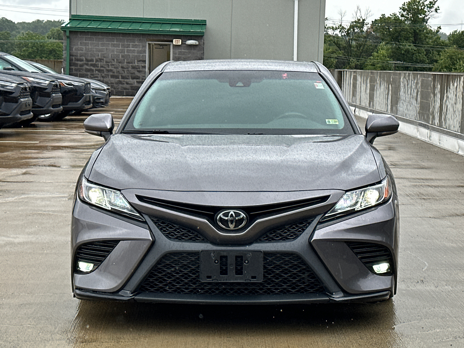 2019 Toyota Camry SE 2