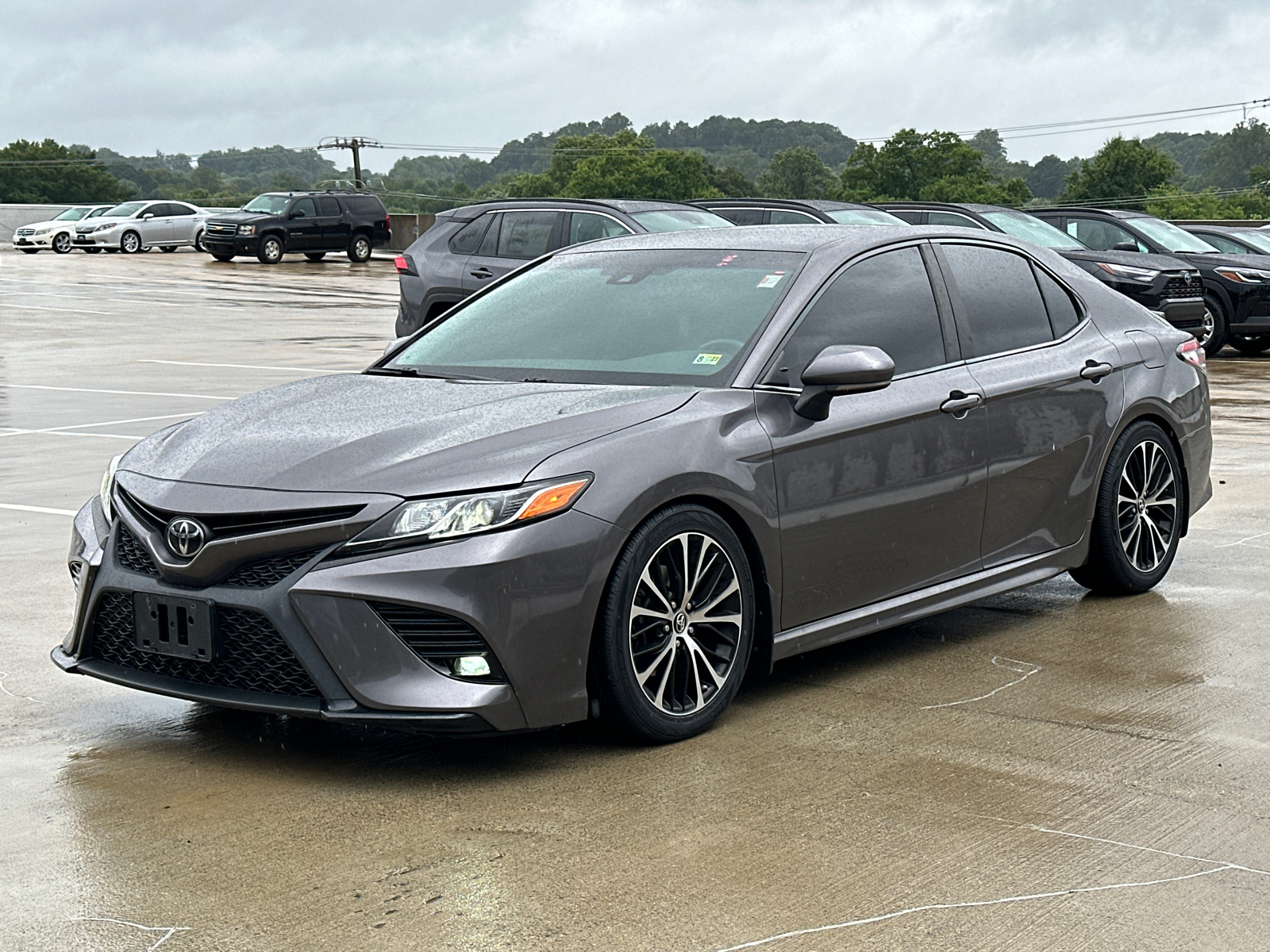 2019 Toyota Camry SE 3