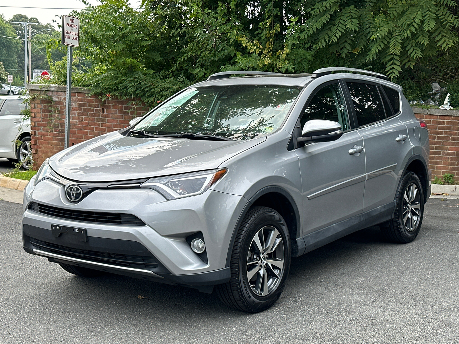 2018 Toyota RAV4 XLE 3