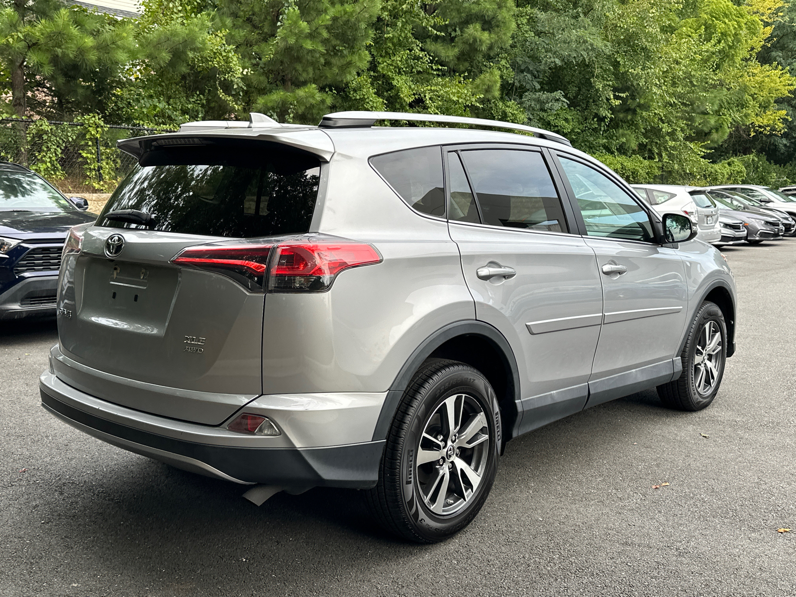 2018 Toyota RAV4 XLE 8