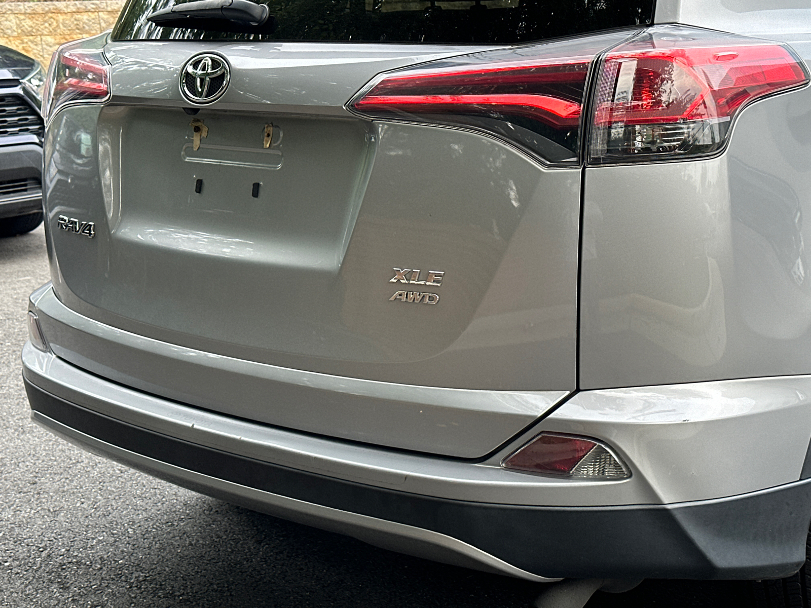 2018 Toyota RAV4 XLE 9