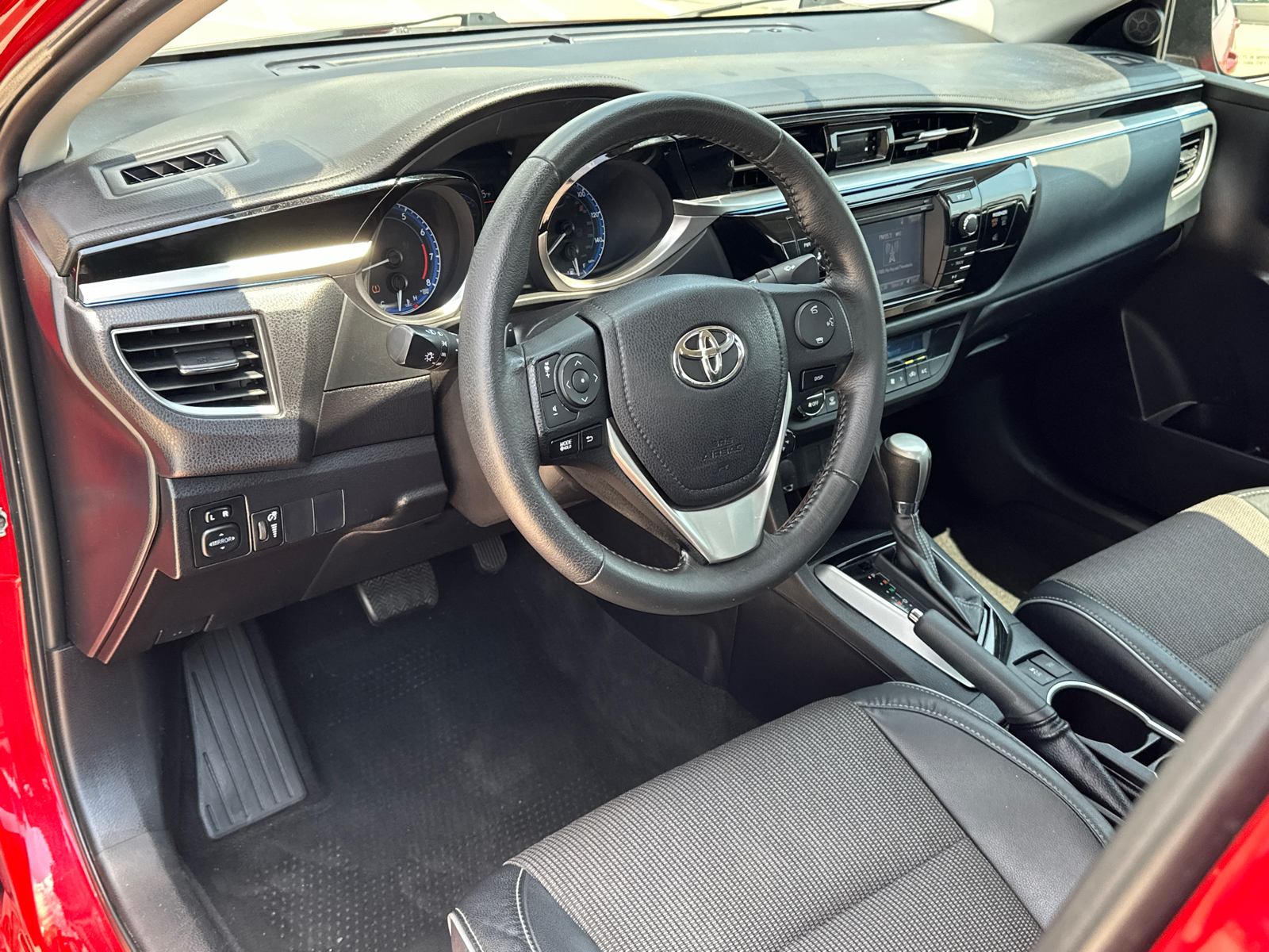 2015 Toyota Corolla S Plus 17