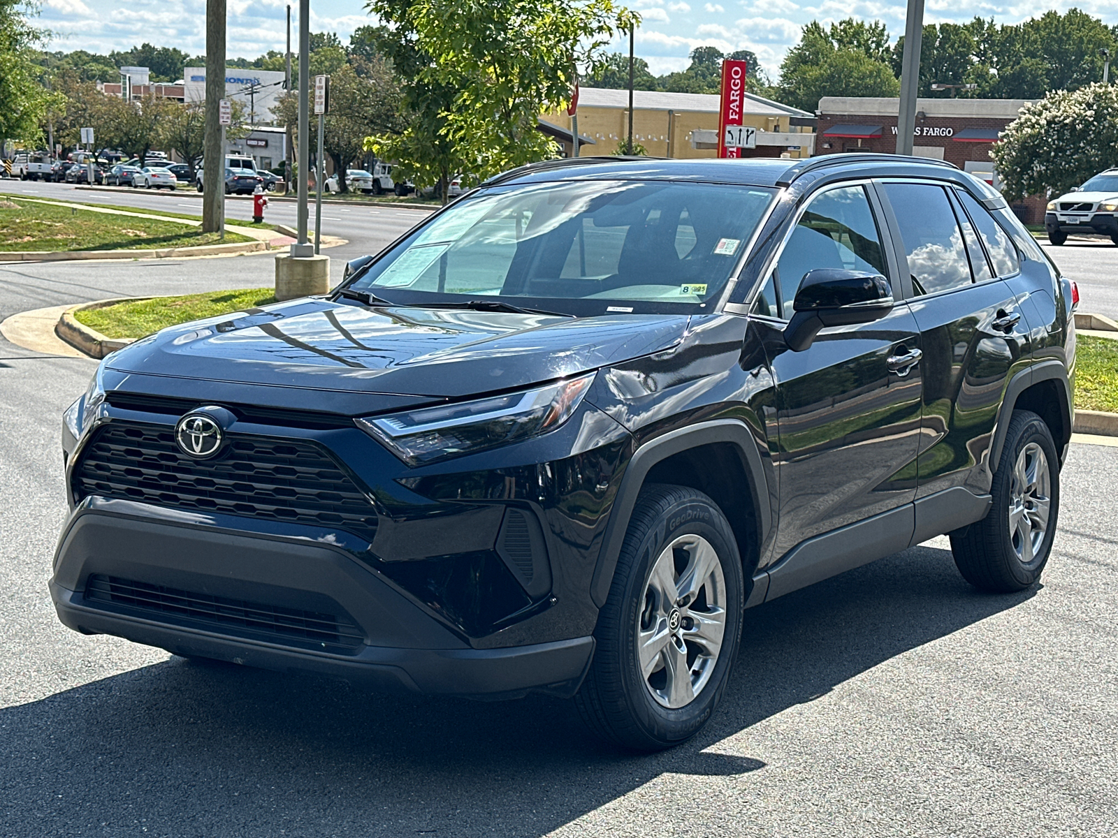 2023 Toyota RAV4 XLE 2