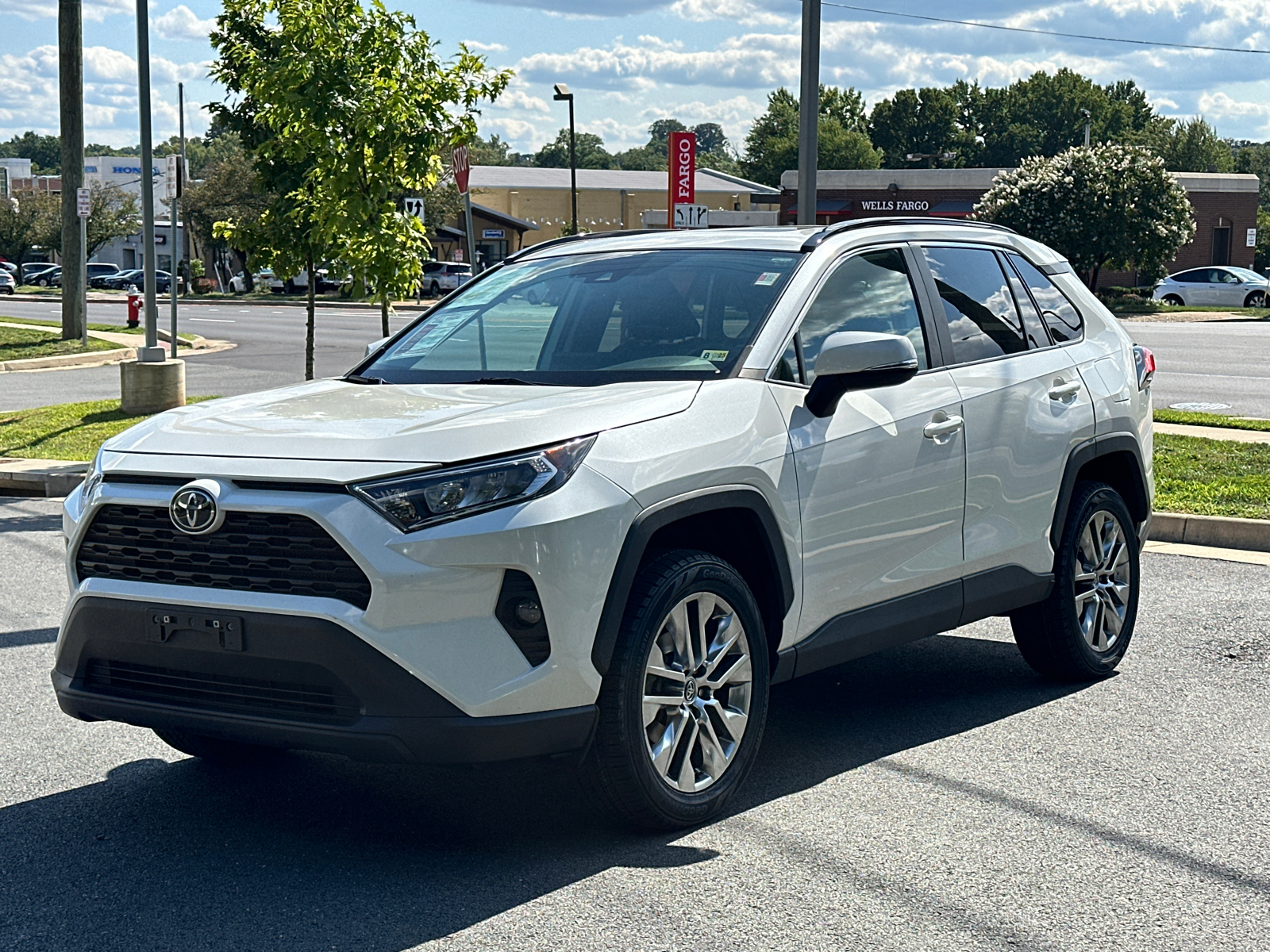 2021 Toyota RAV4 XLE Premium 2