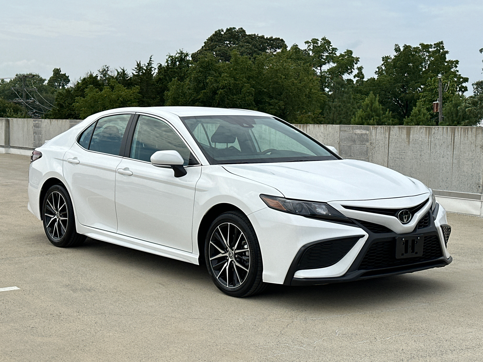 2024 Toyota Camry SE 33