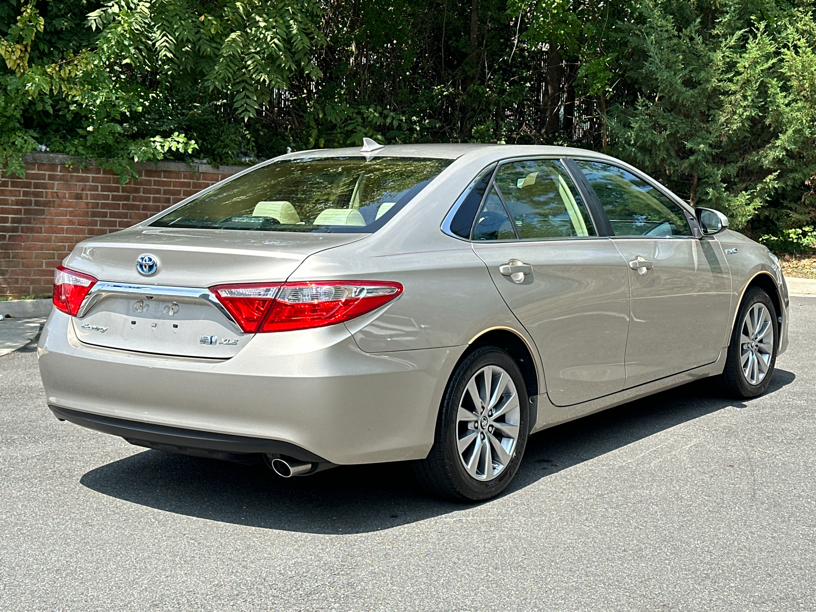 2017 Toyota Camry Hybrid XLE 4