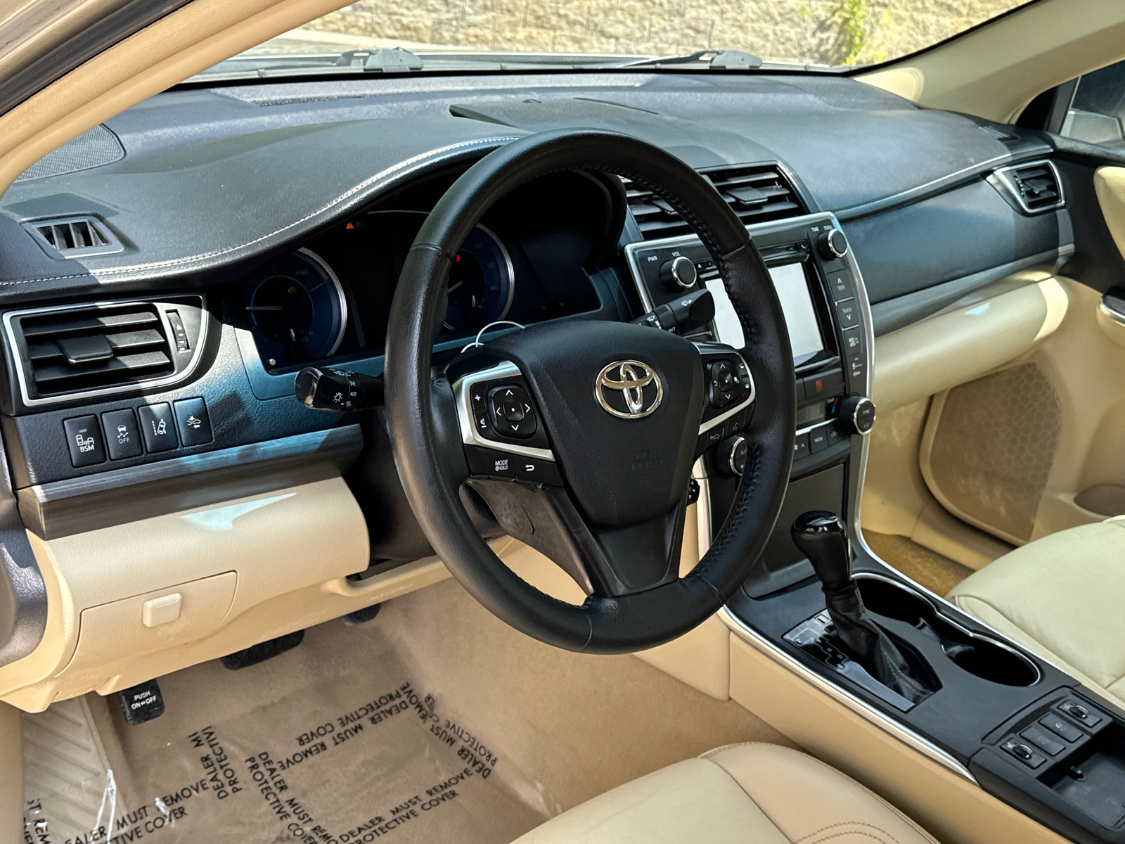 2017 Toyota Camry Hybrid XLE 15