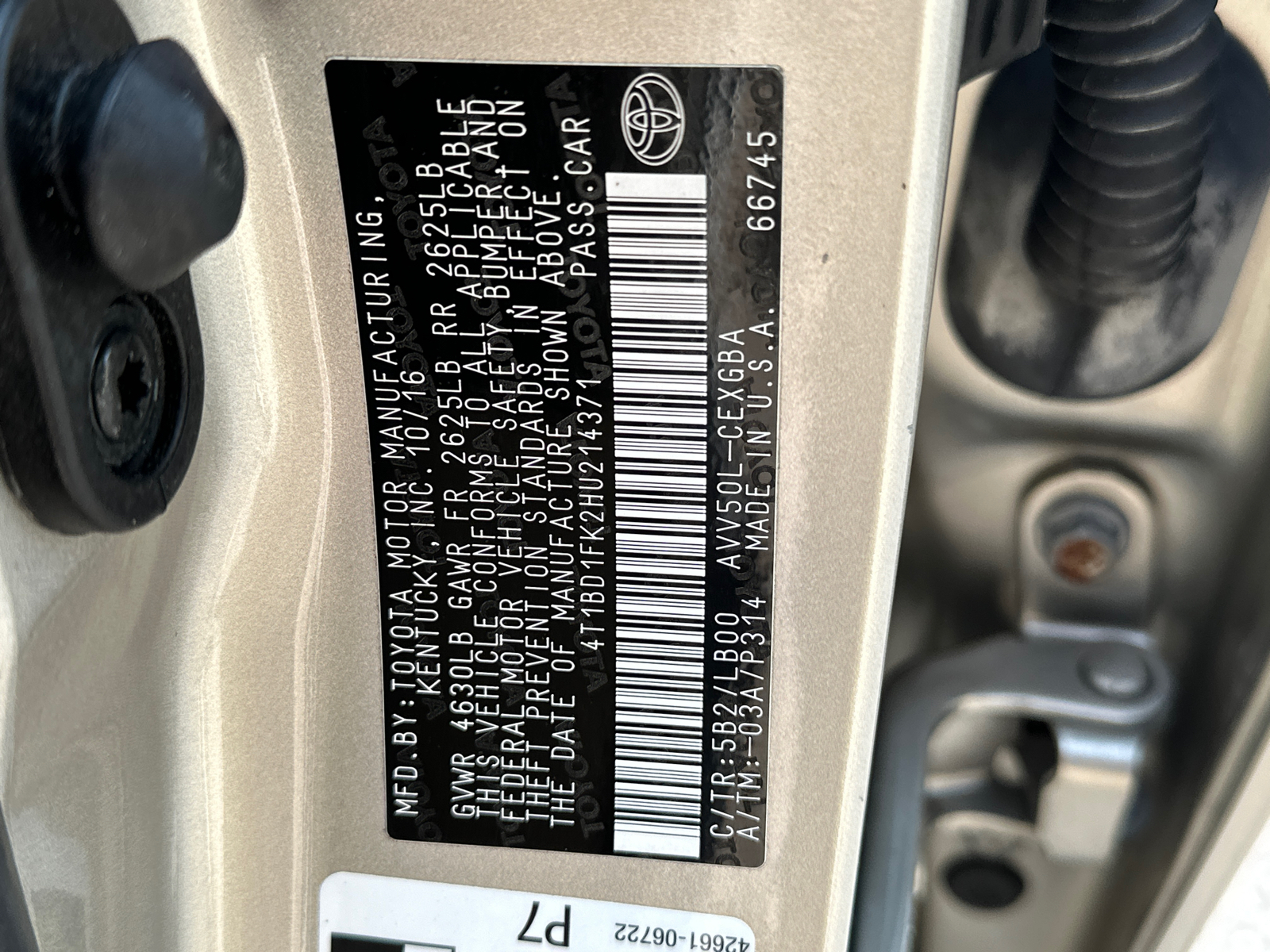 2017 Toyota Camry Hybrid XLE 29