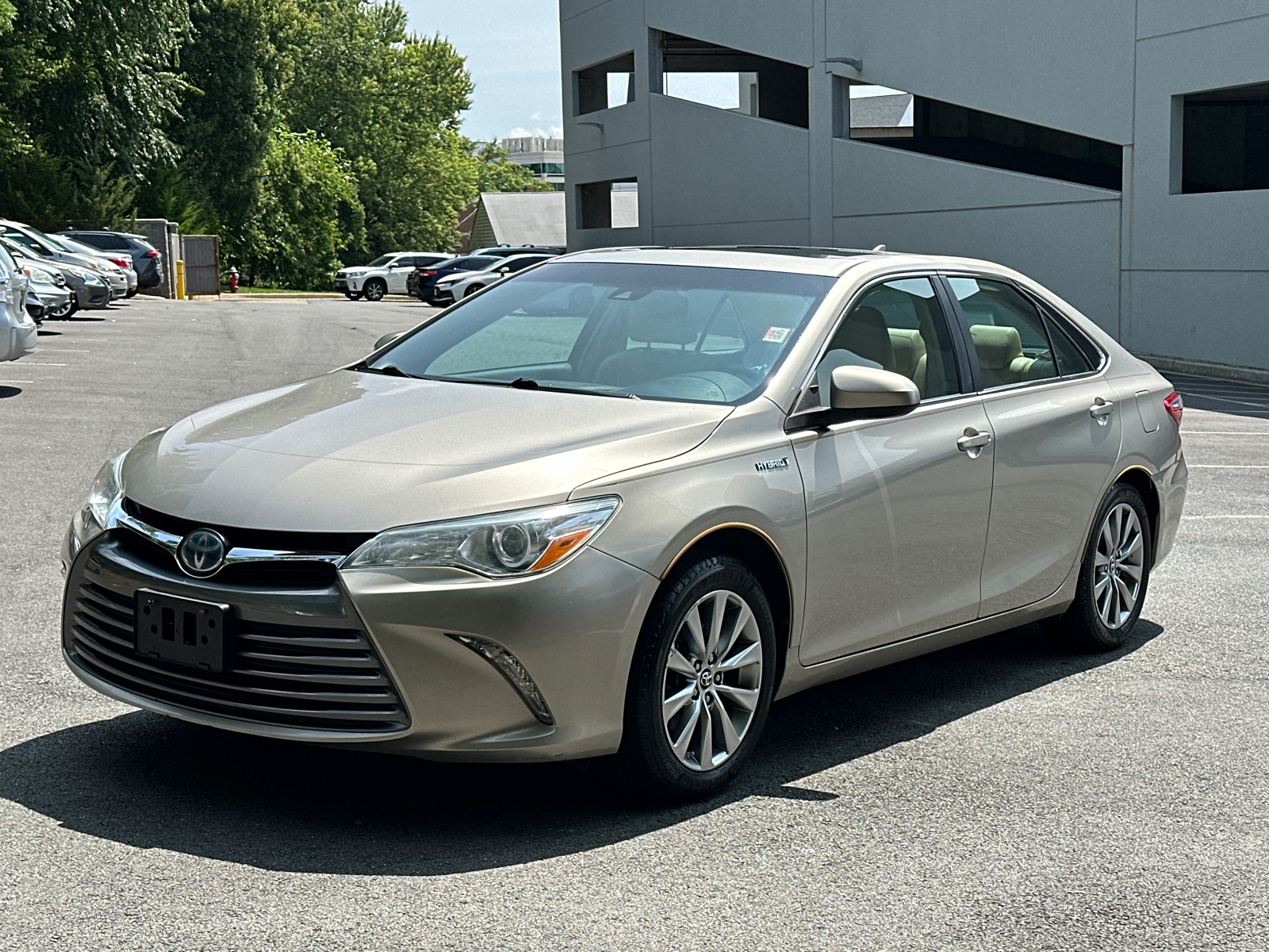 2017 Toyota Camry Hybrid XLE 30