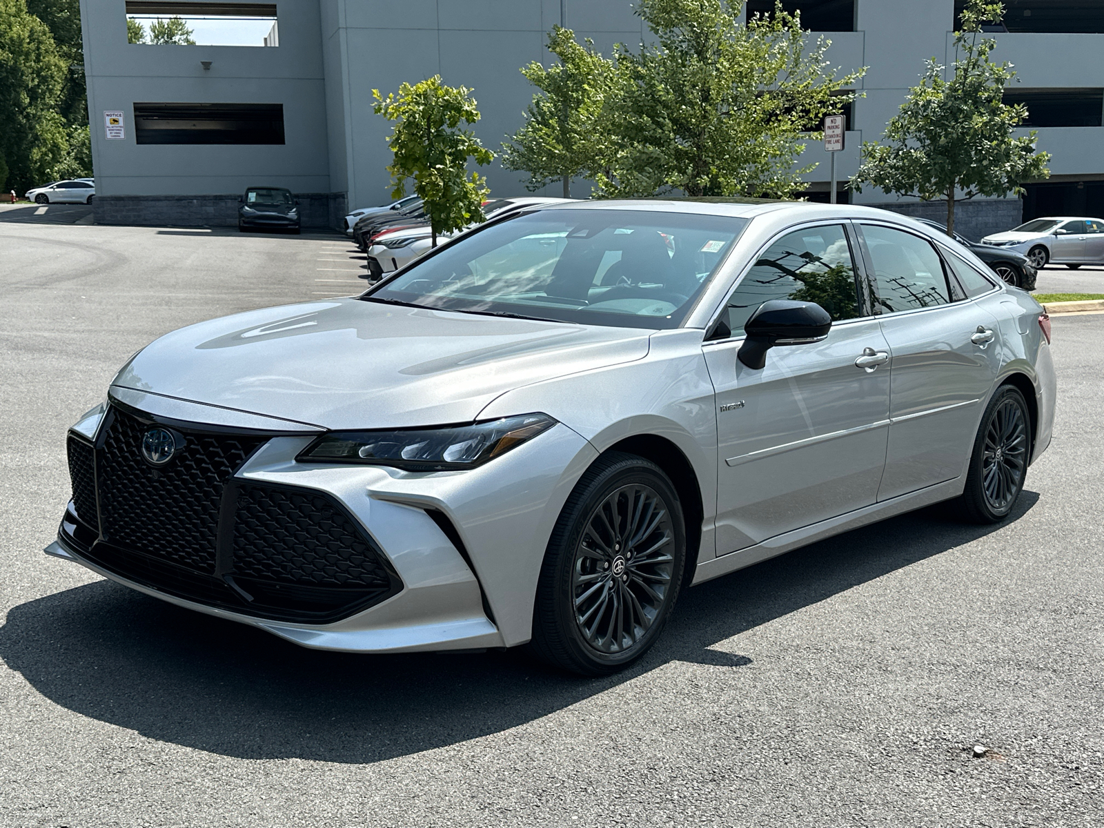 2021 Toyota Avalon Hybrid XSE 3