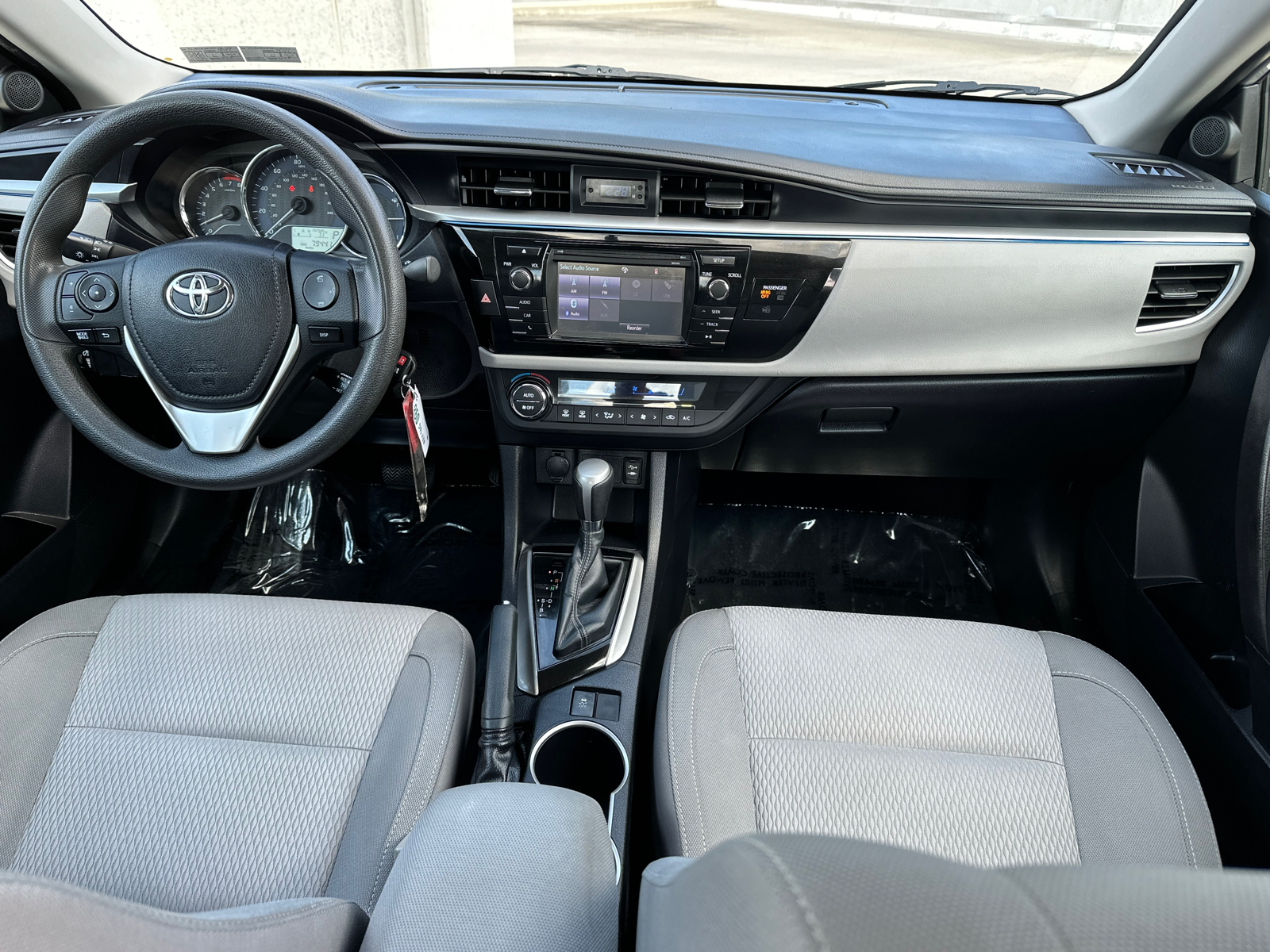 2015 Toyota Corolla LE 13