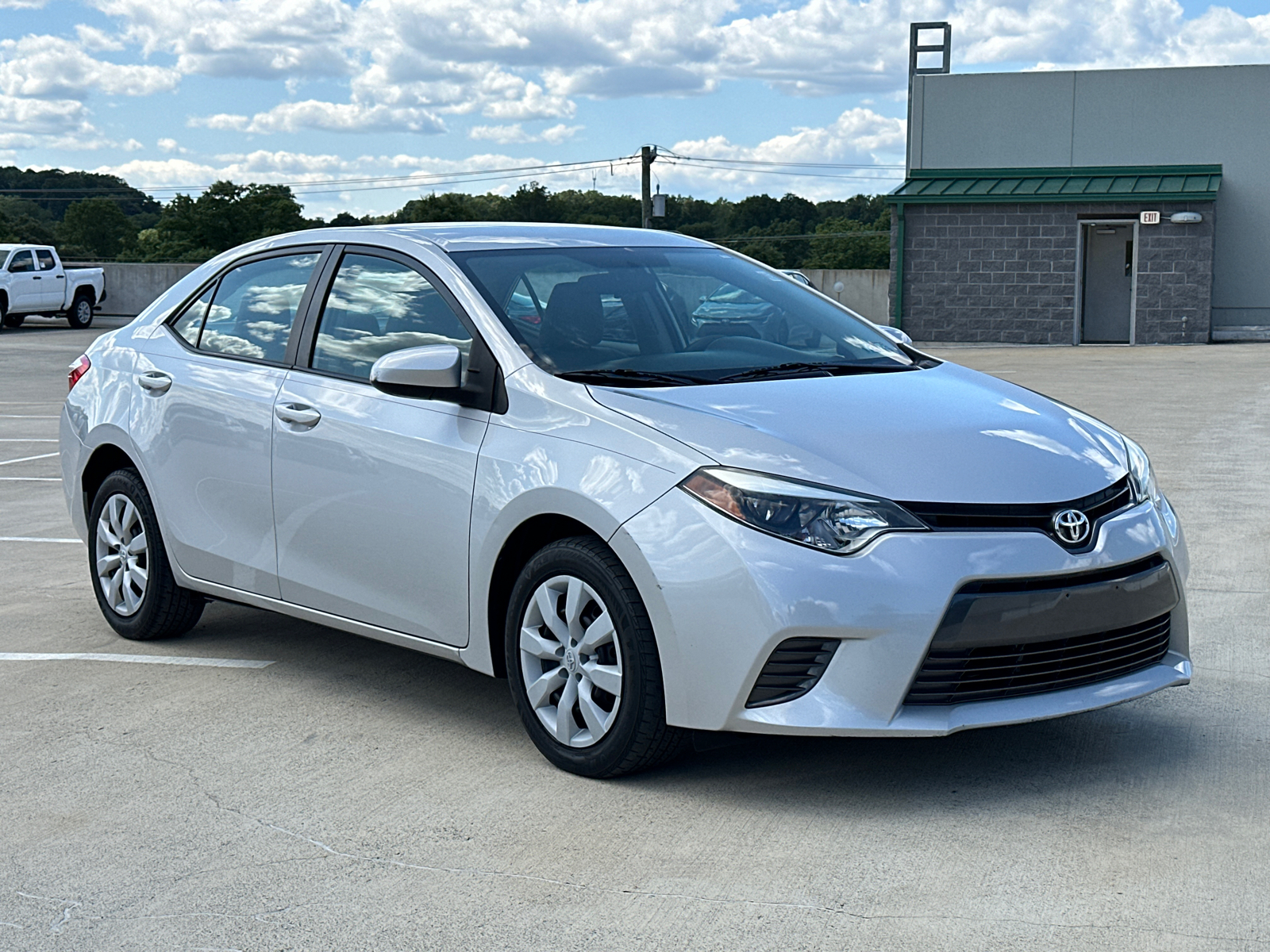 2015 Toyota Corolla LE 29