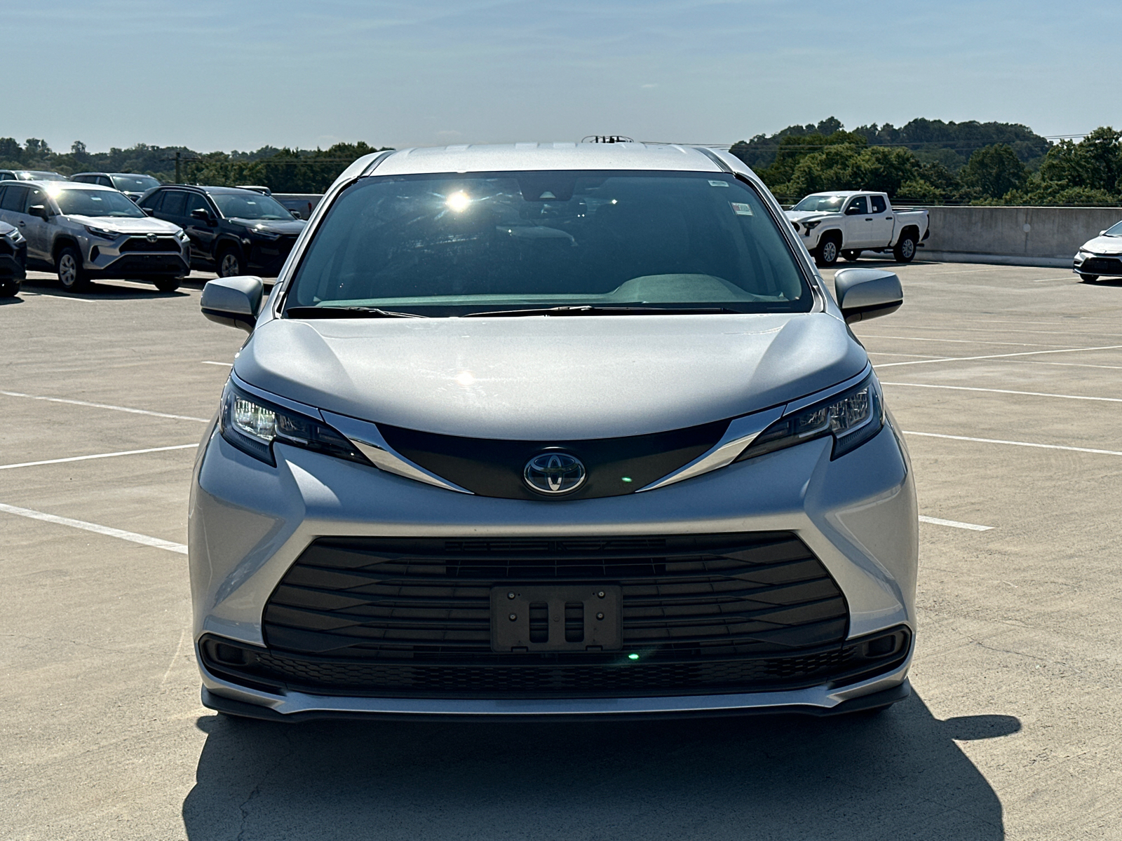 2023 Toyota Sienna LE 2