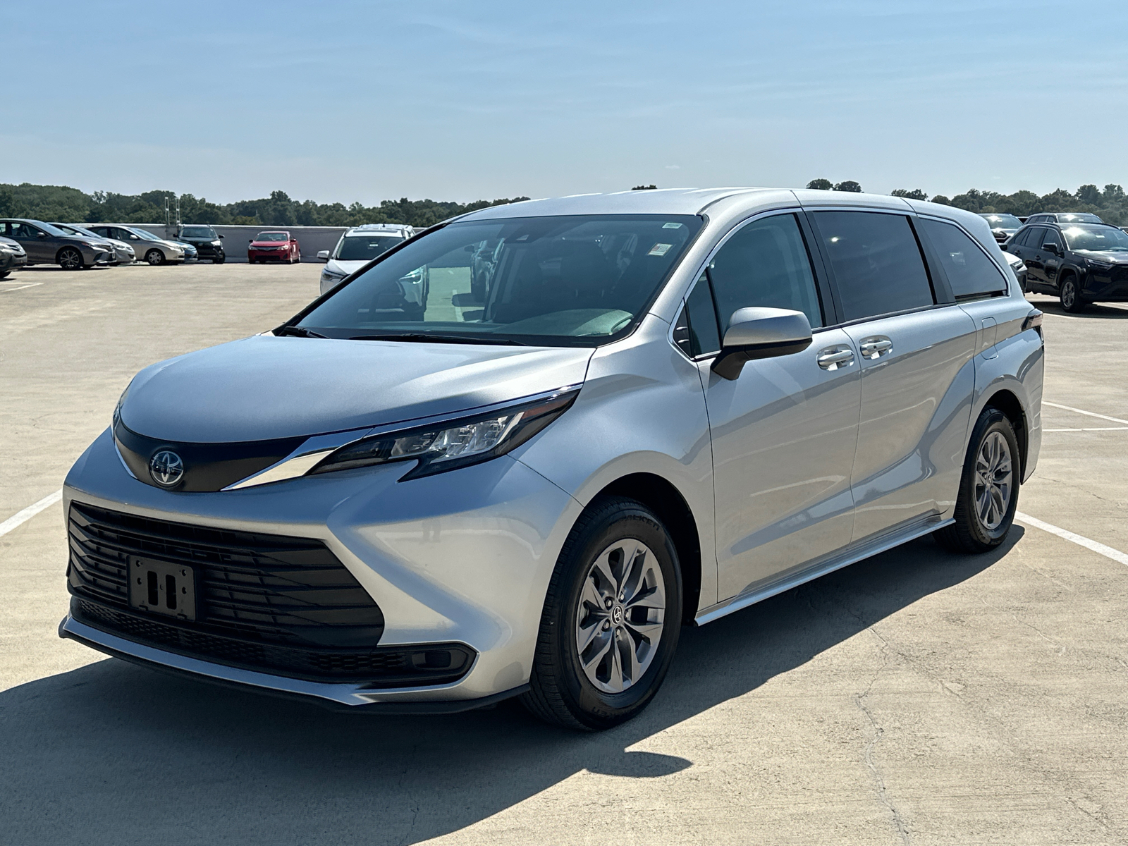 2023 Toyota Sienna LE 3