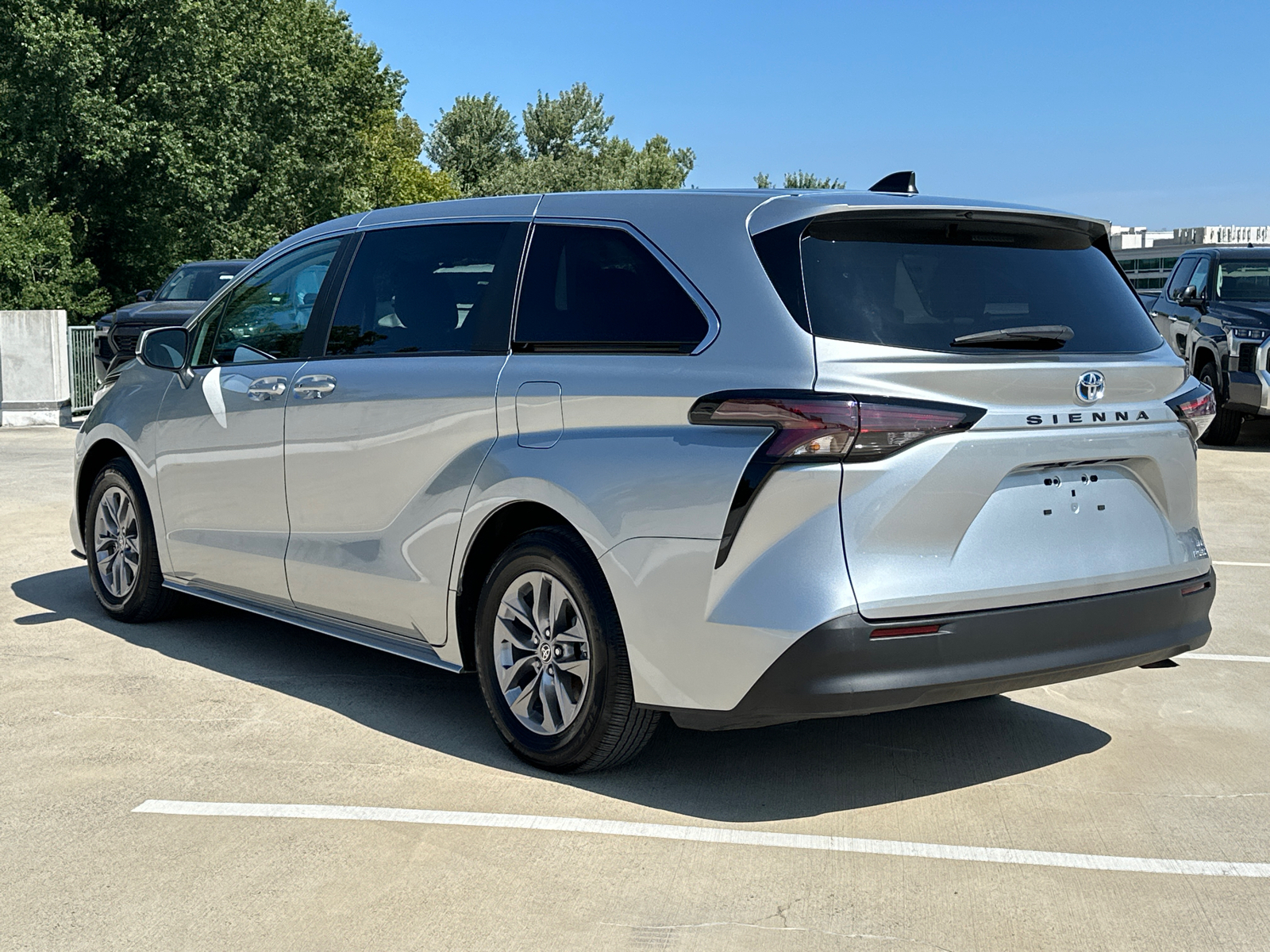 2023 Toyota Sienna LE 6