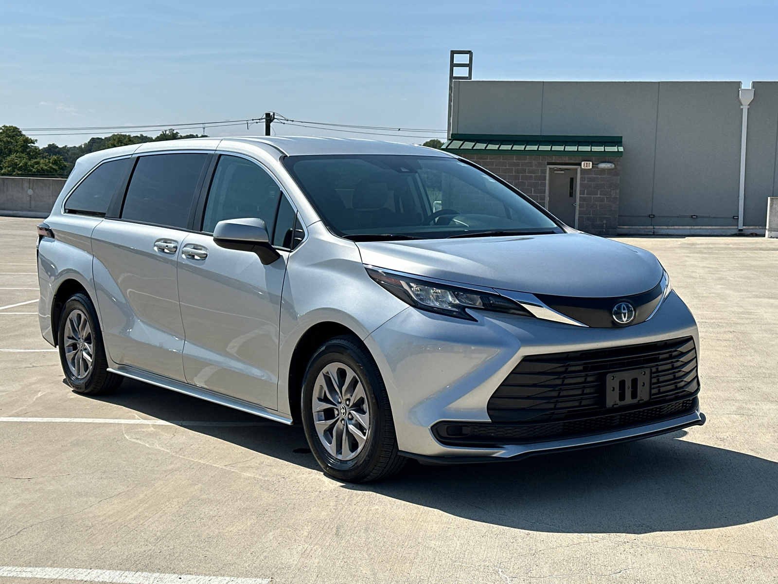 2023 Toyota Sienna LE 30