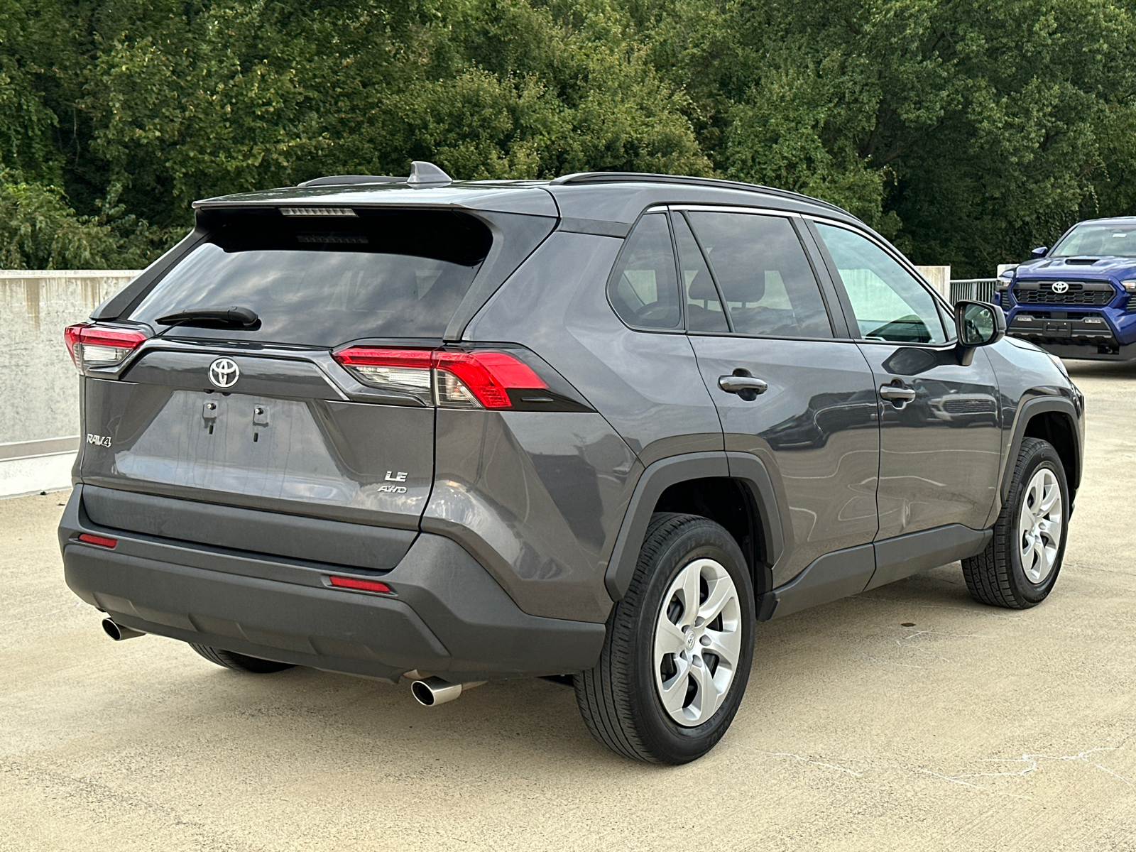 2020 Toyota RAV4 LE 7