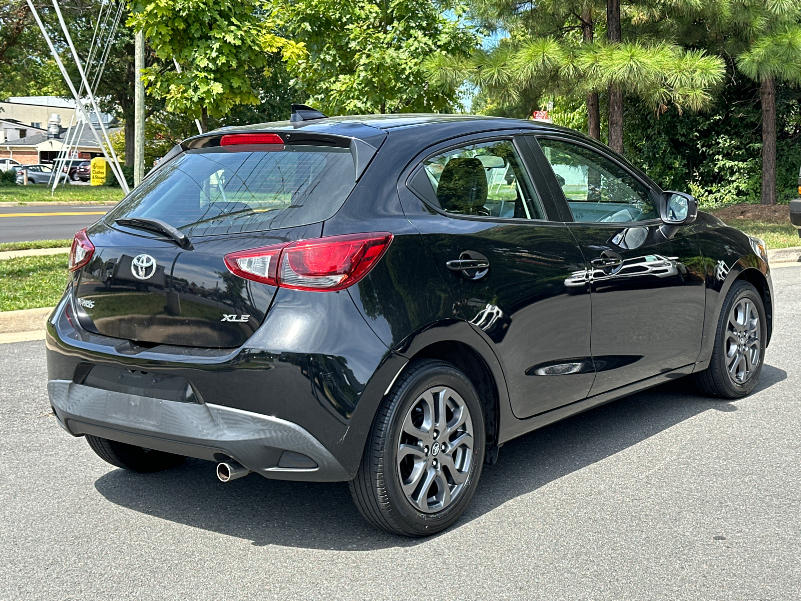 2020 Toyota Yaris XLE 8