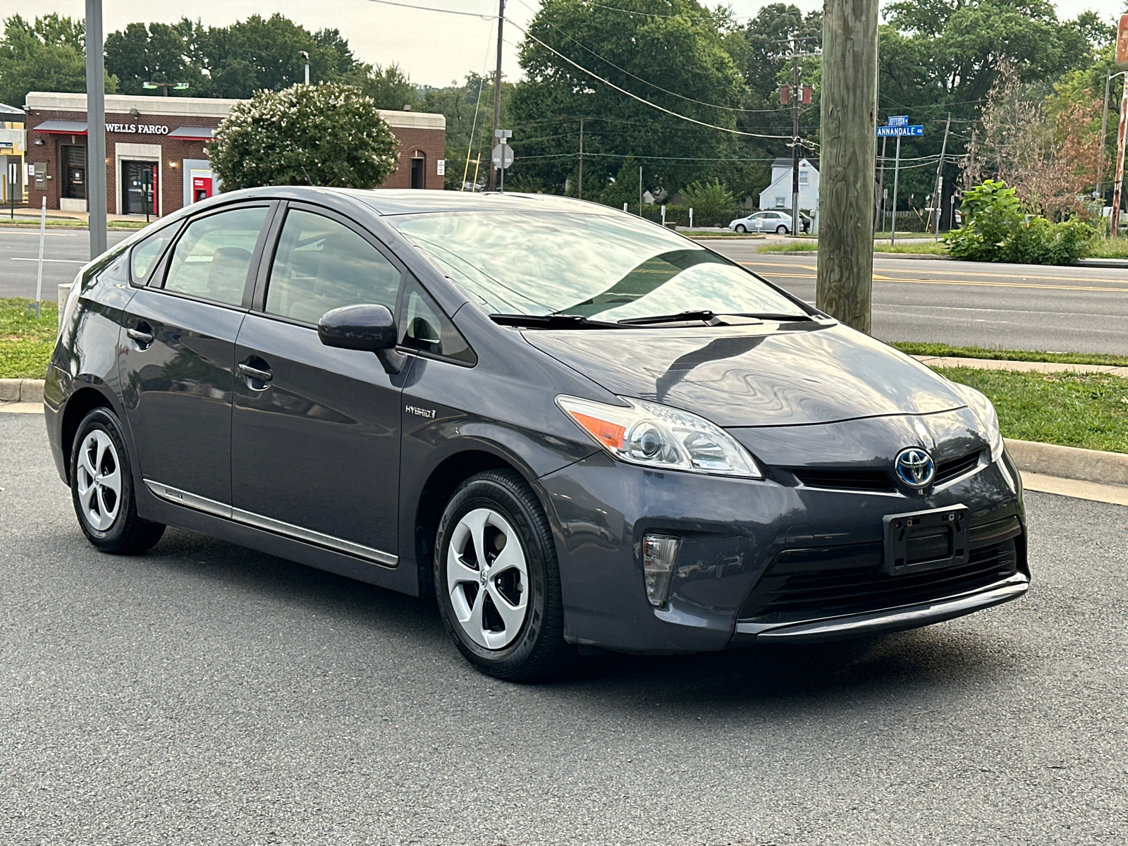 2014 Toyota Prius Two 26