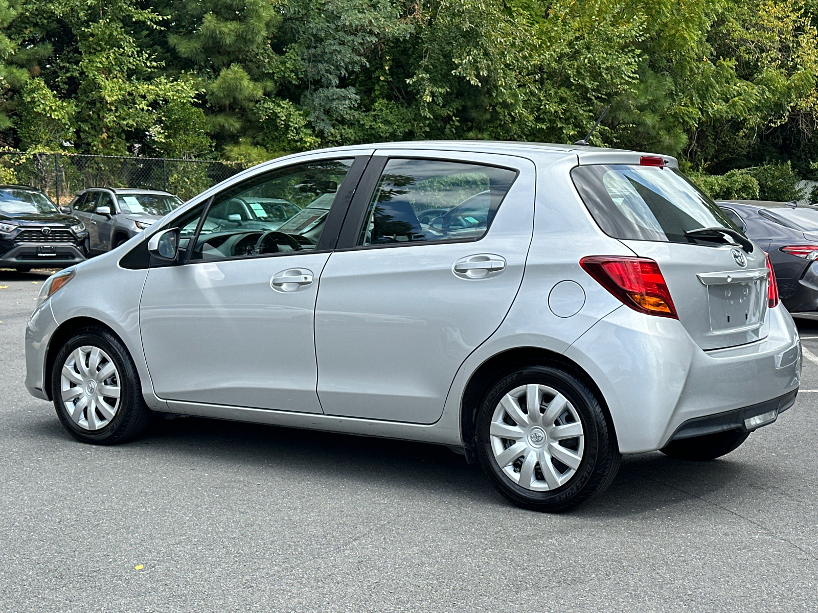 2016 Toyota Yaris L 5