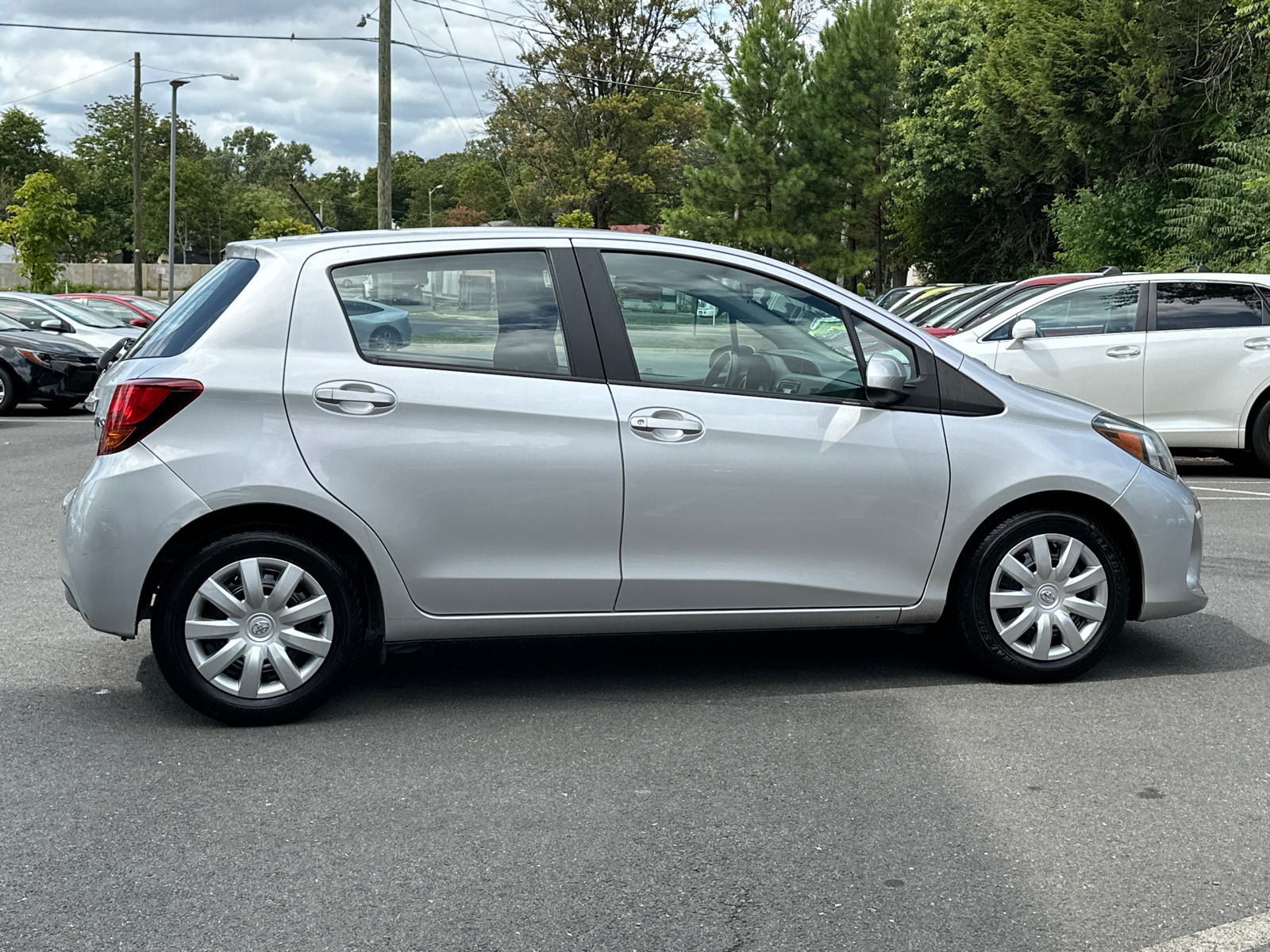 2016 Toyota Yaris L 6