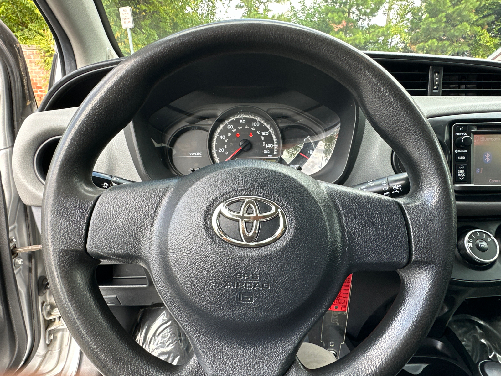 2016 Toyota Yaris L 27