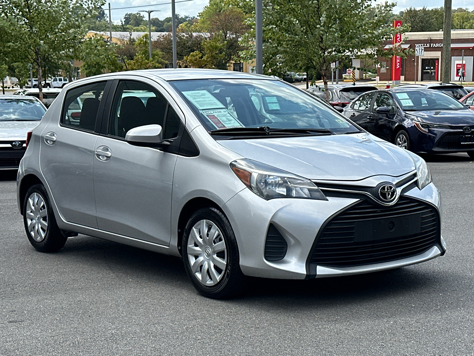 2016 Toyota Yaris L 29