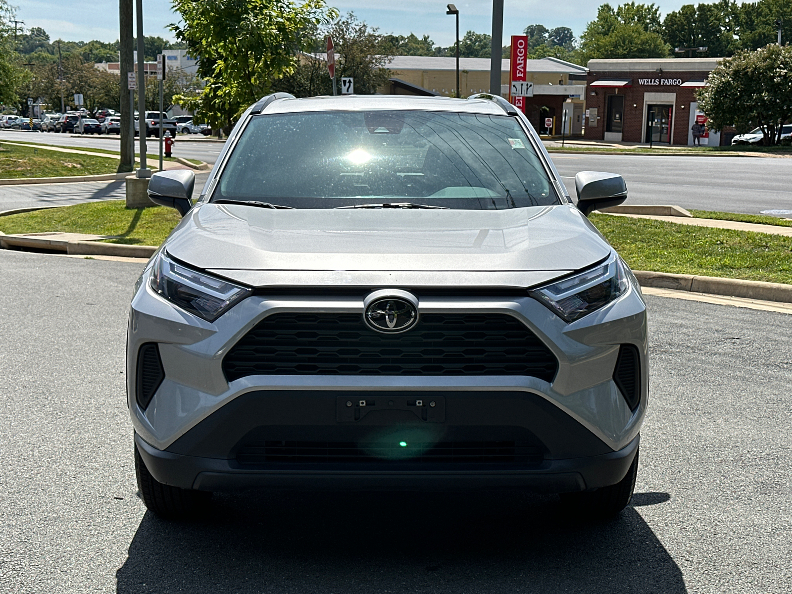 2023 Toyota RAV4 XLE 2