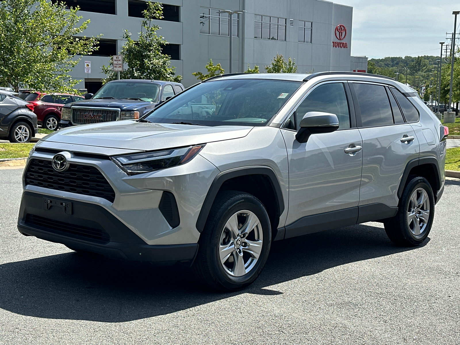 2023 Toyota RAV4 XLE 3