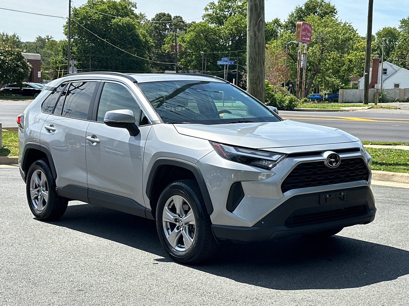 2023 Toyota RAV4 XLE 32