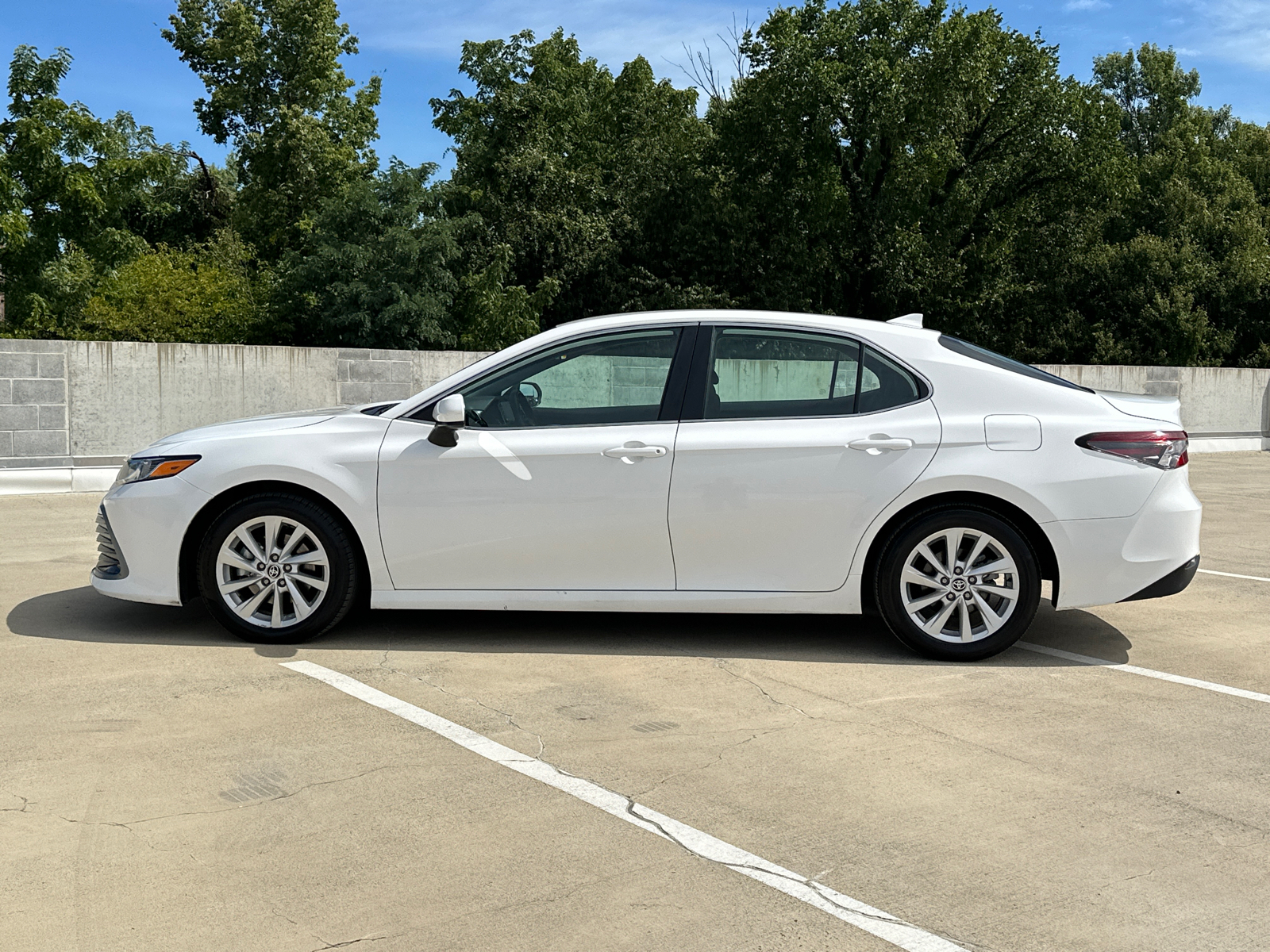 2023 Toyota Camry LE 2