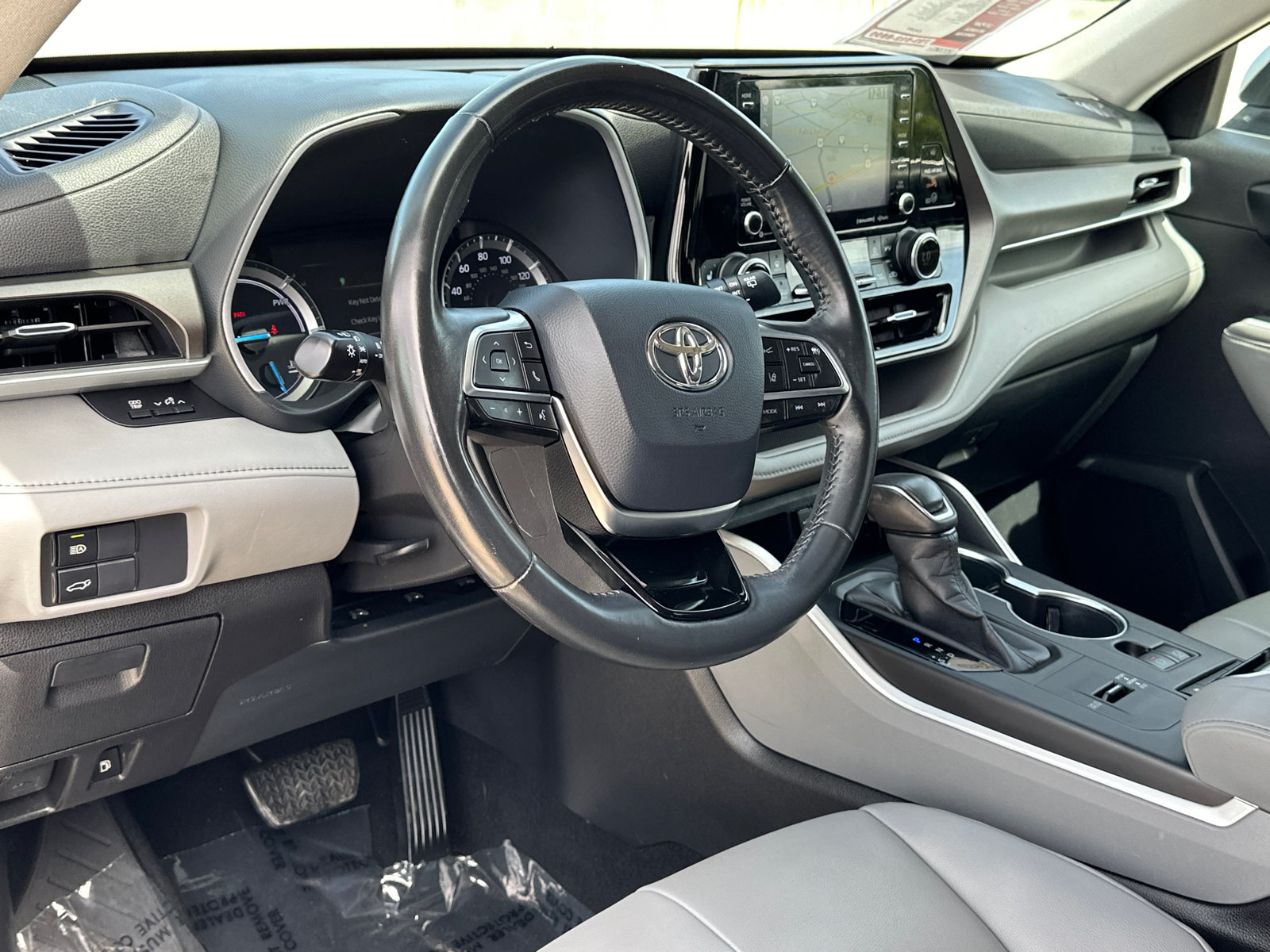 2020 Toyota Highlander Hybrid XLE 24