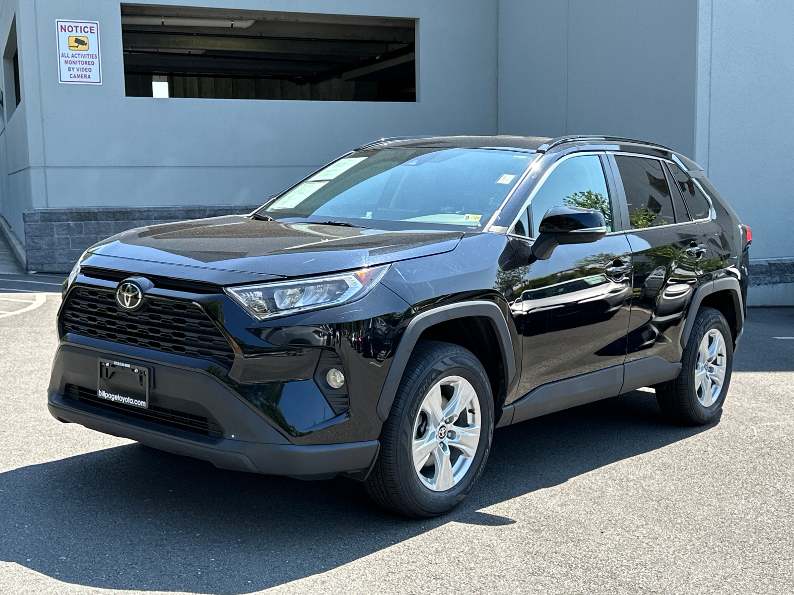 2021 Toyota RAV4 XLE 2