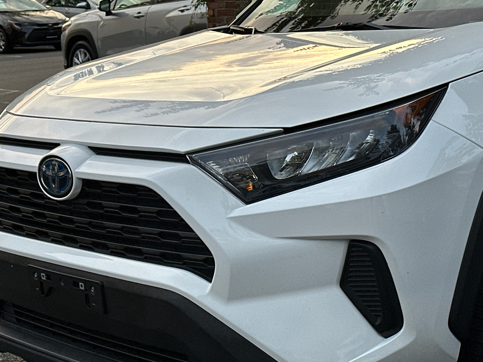 2021 Toyota RAV4 Hybrid LE 4