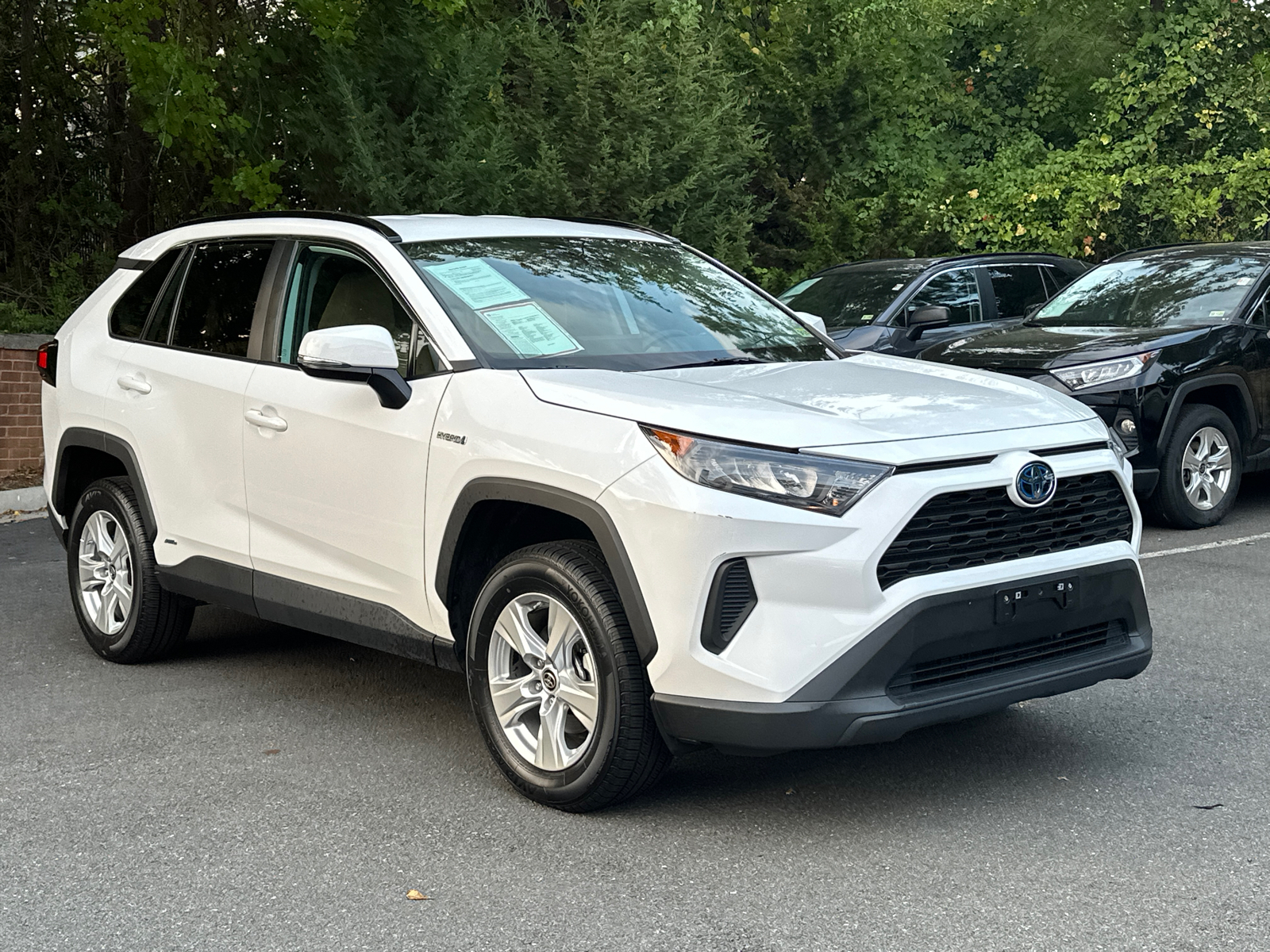 2021 Toyota RAV4 Hybrid LE 31