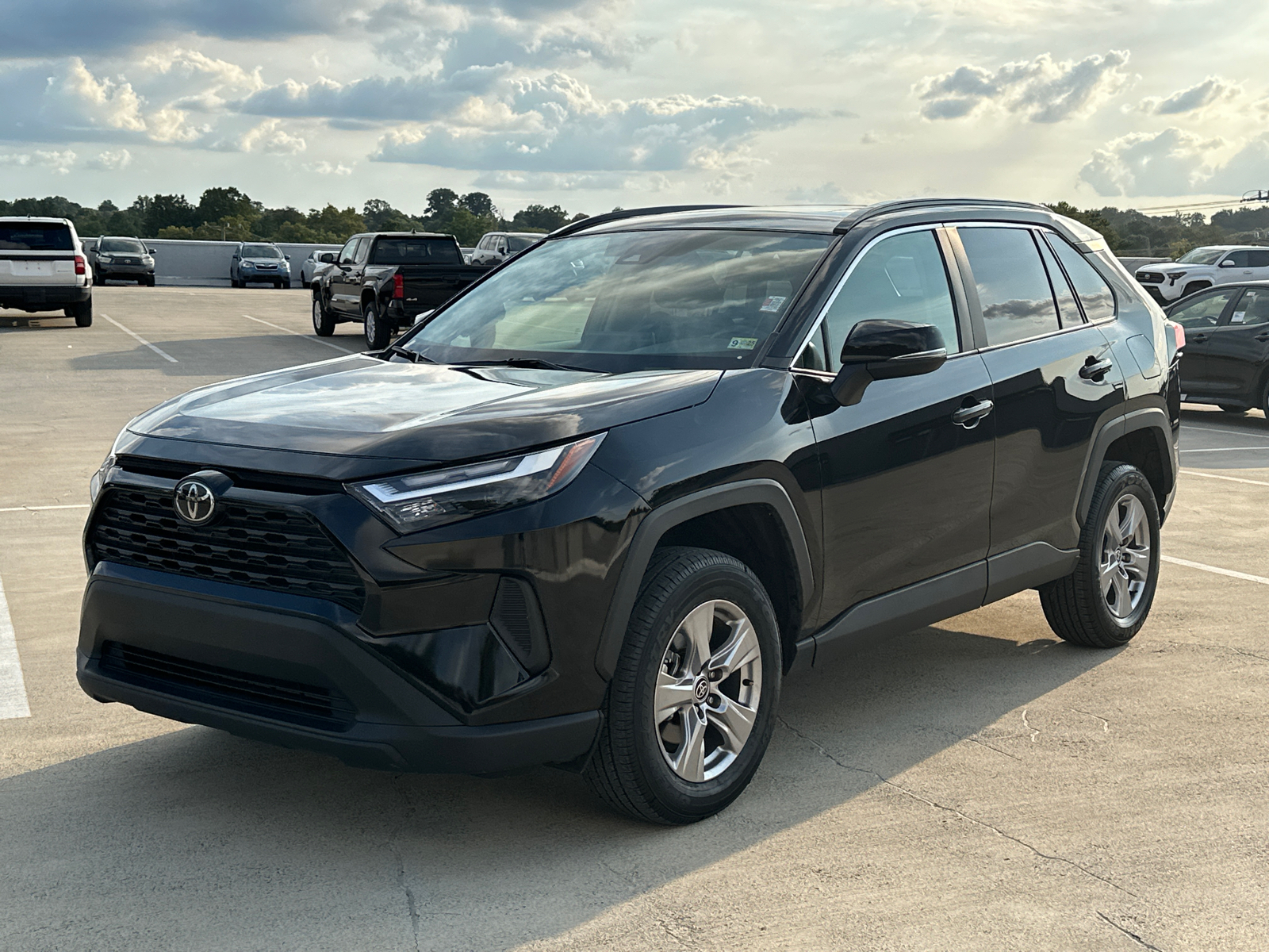 2023 Toyota RAV4 XLE 3