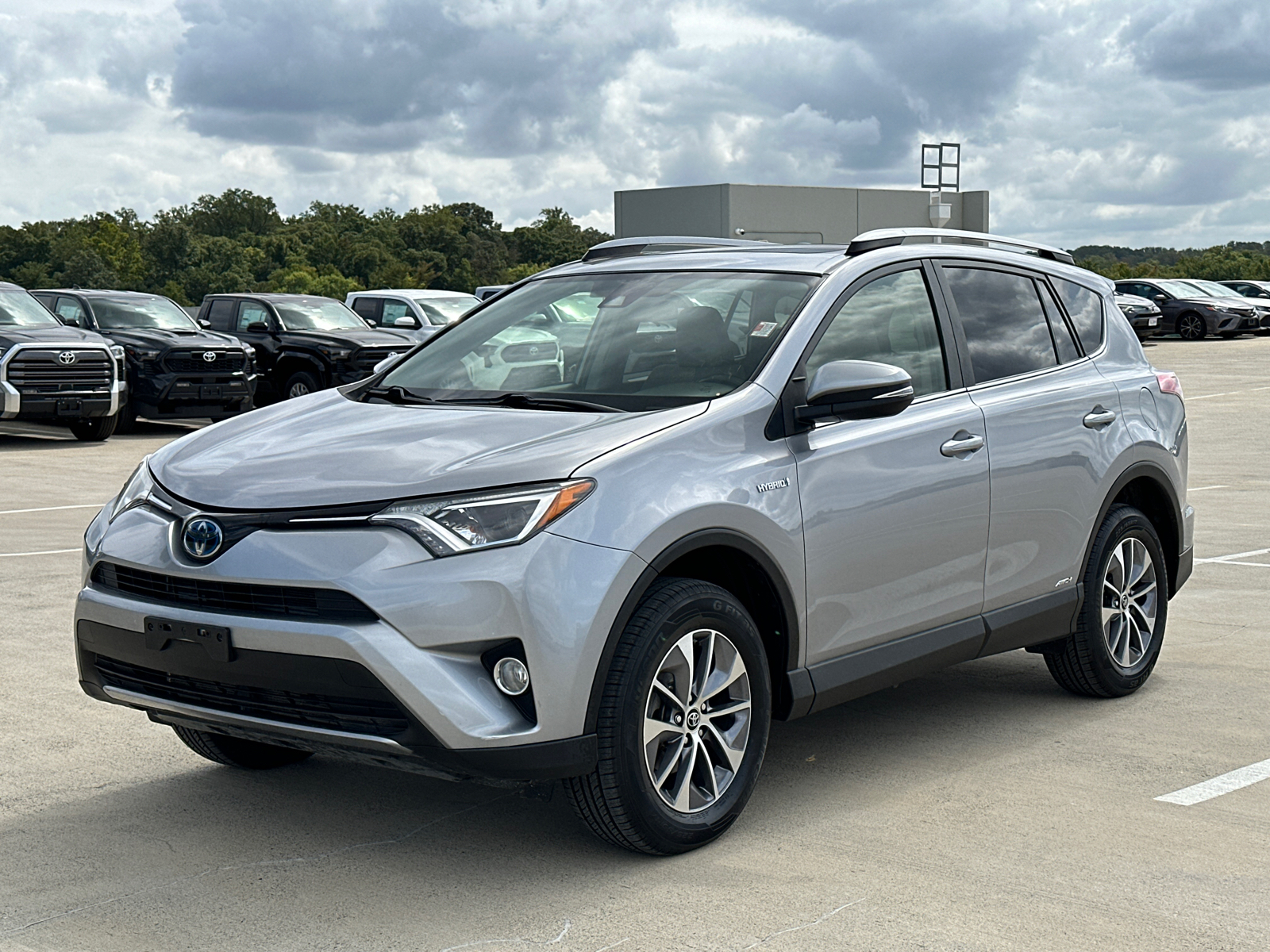 2018 Toyota RAV4 Hybrid XLE 3