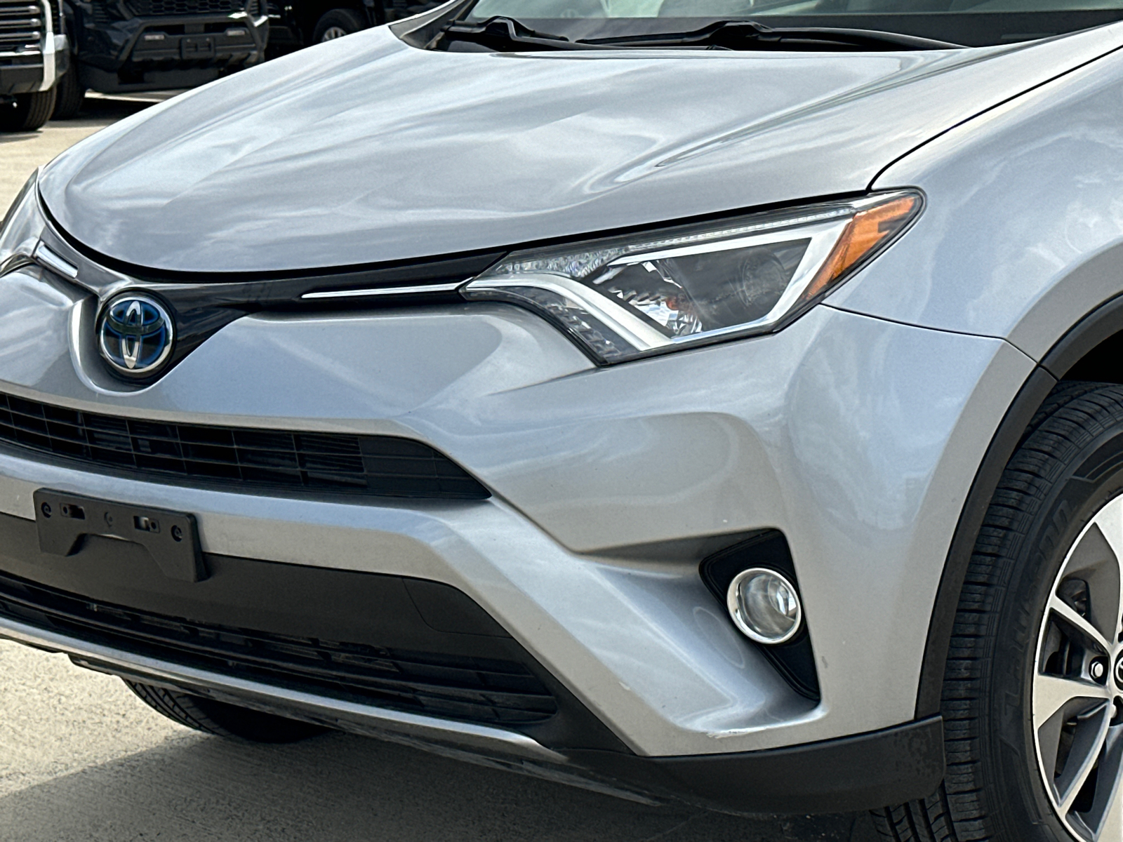 2018 Toyota RAV4 Hybrid XLE 4